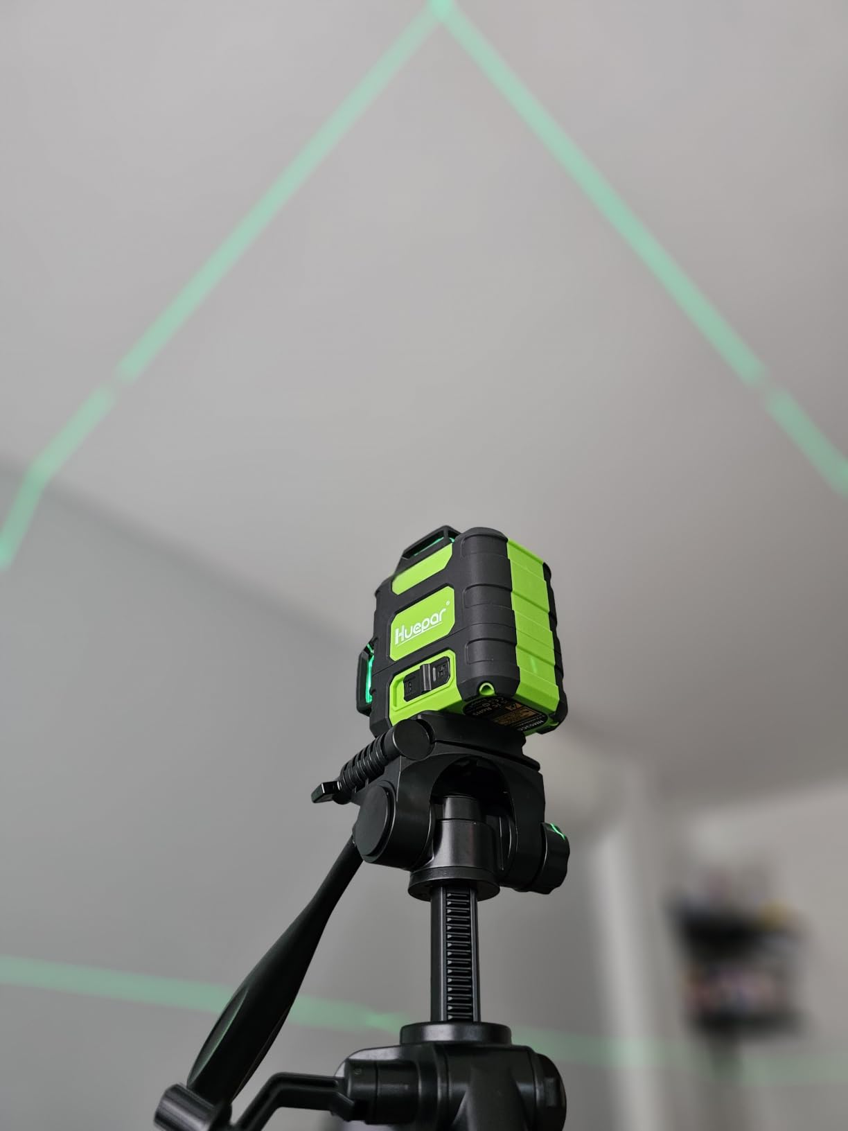 Huepar Laser Level 360 Self Leveling, Rechargeable Green Laser 3x360 Cross Line Lazer Leveler 3D Level Laser Tool for Construction and Picture Hanging - HM03CG customer photo 1