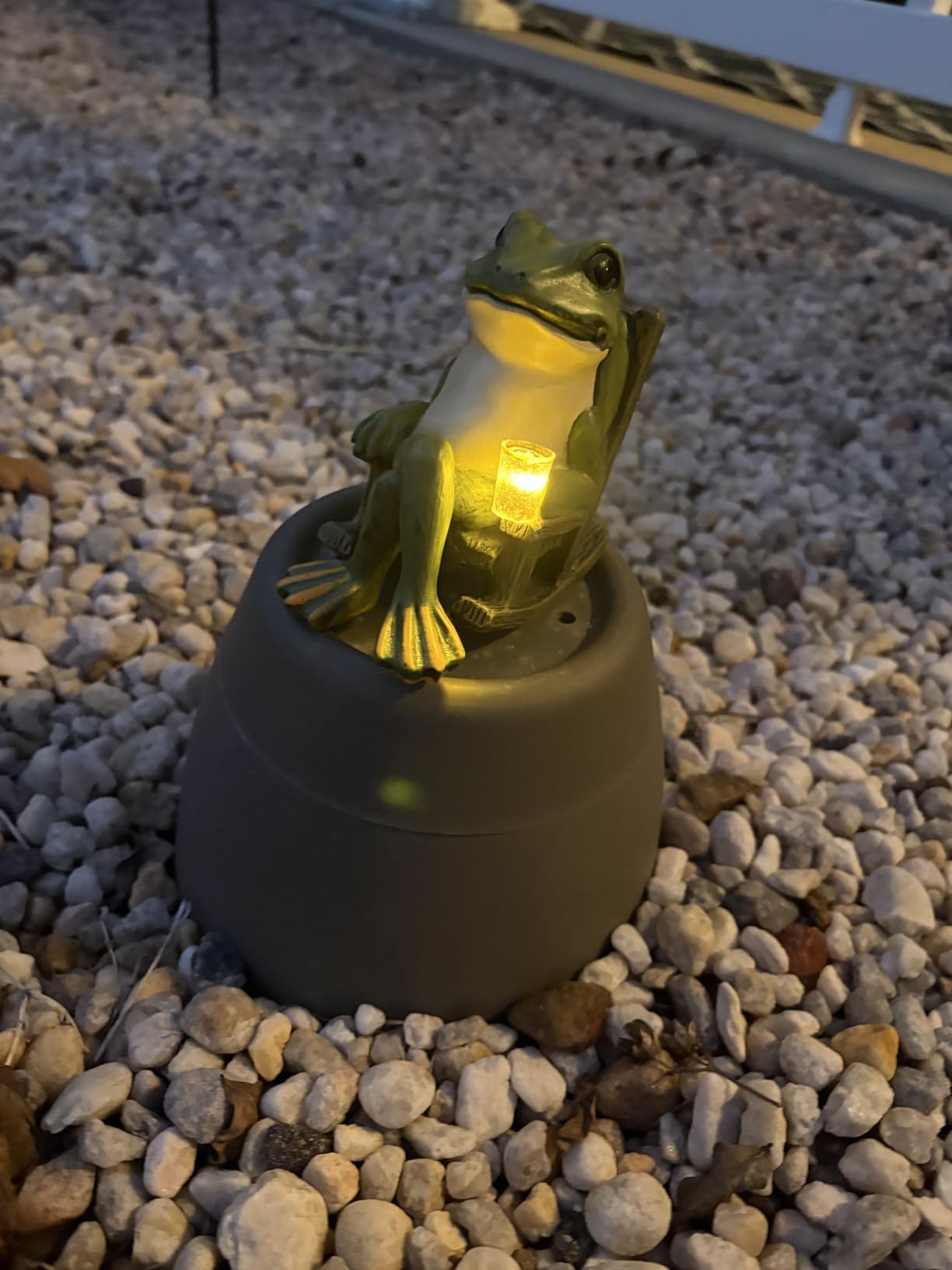 FOXMIS Miniature Frog Garden Statue Solar Garden Frog Decor Art Housewarming Gift for Patio, Yard, Lawn Ornament customer photo 2