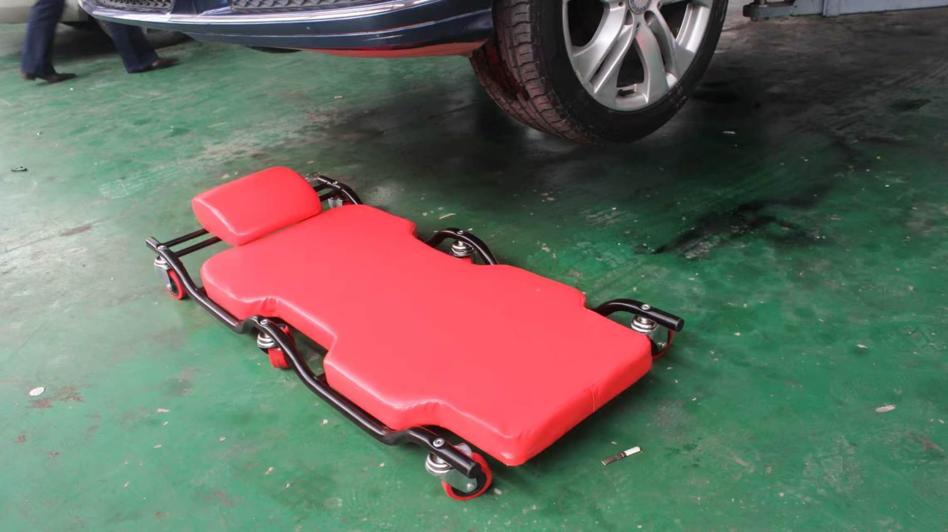 BESTOOL Mechanic's Creeper, 44inch Garage Creeper, 6 Sturdy Casters, Metal Frame Floor Creeper, 450LBS Capacity, Low Profile Design, Headrest, Red customer photo 1