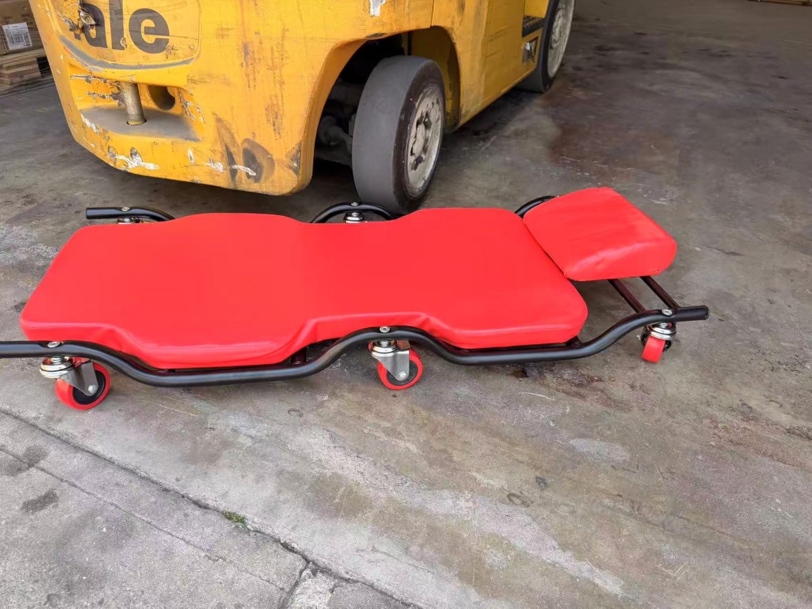 BESTOOL Mechanic's Creeper, 44inch Garage Creeper, 6 Sturdy Casters, Metal Frame Floor Creeper, 450LBS Capacity, Low Profile Design, Headrest, Red customer photo 2