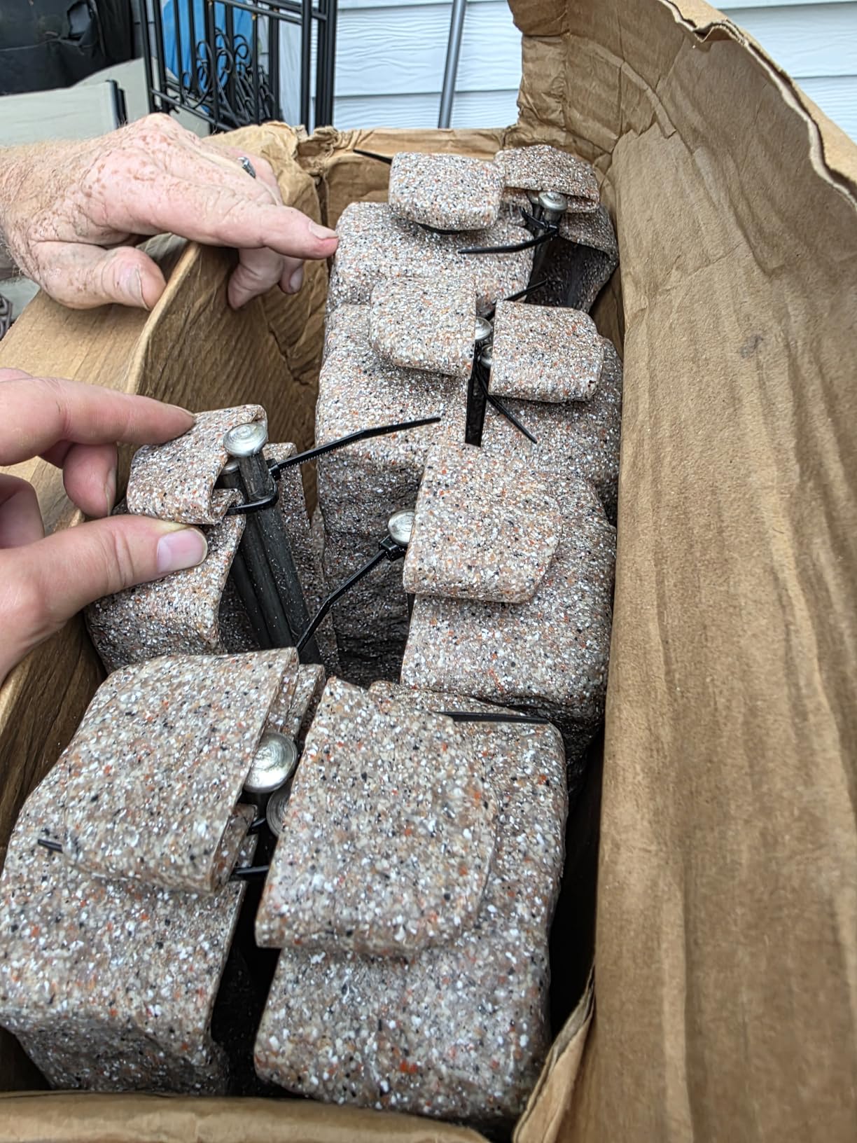 Landscape Edging | Garden Edging Border | Polyrock Bricks for Lawn edging, Flower beds, Pathways & Yard Edging- 4 Packs | Each Section Has 6 Bricks 48