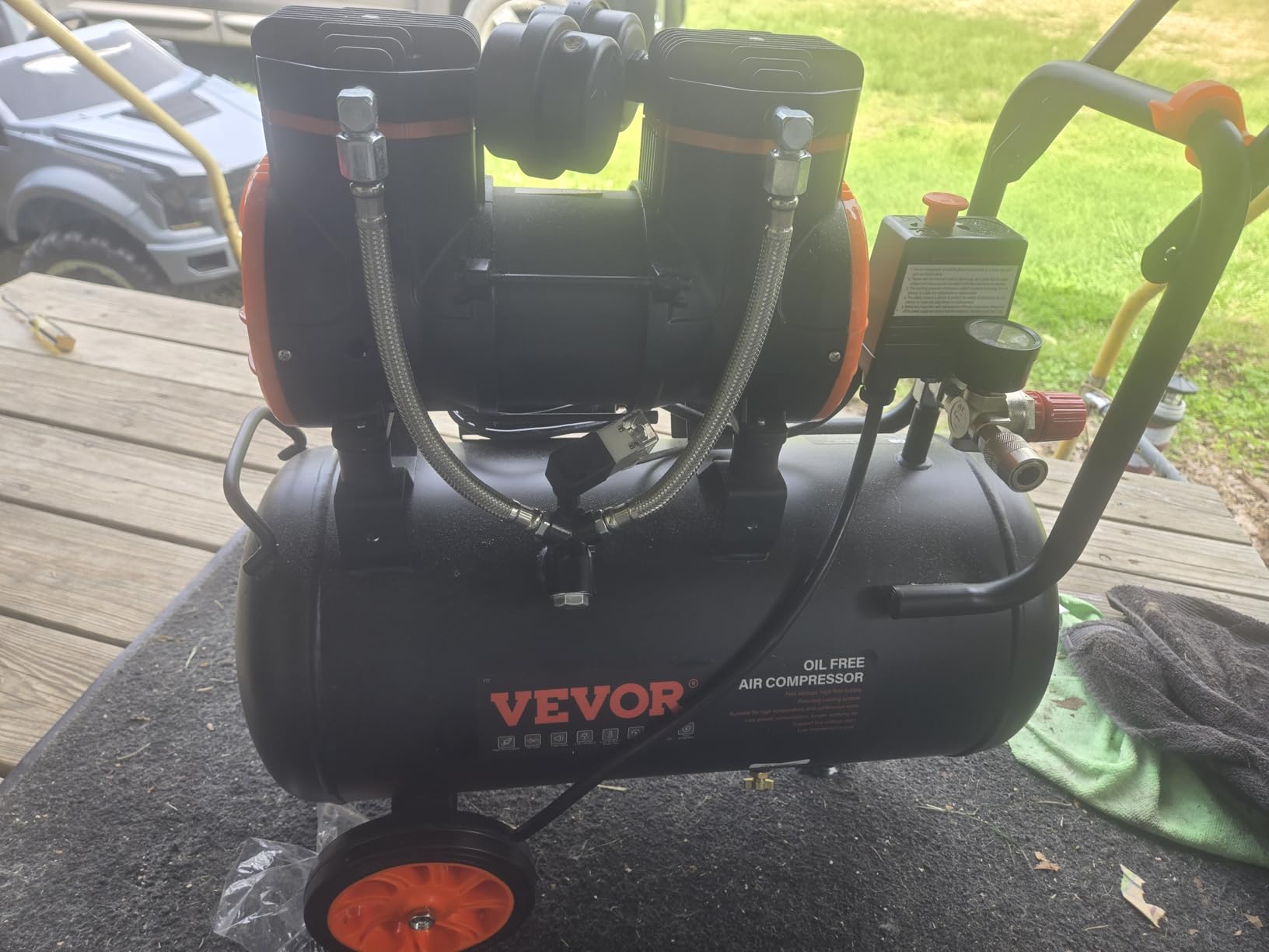 VEVOR 6.3 Gallon Air Compressor, 2 HP 3.35 CFM@90PSI Air Compressors with Max. 116PSI Pressure, Oil Free Compressor Tank for Auto Repair, Tire Inflation, Spray Painting, Woodwork Nailing customer photo 2