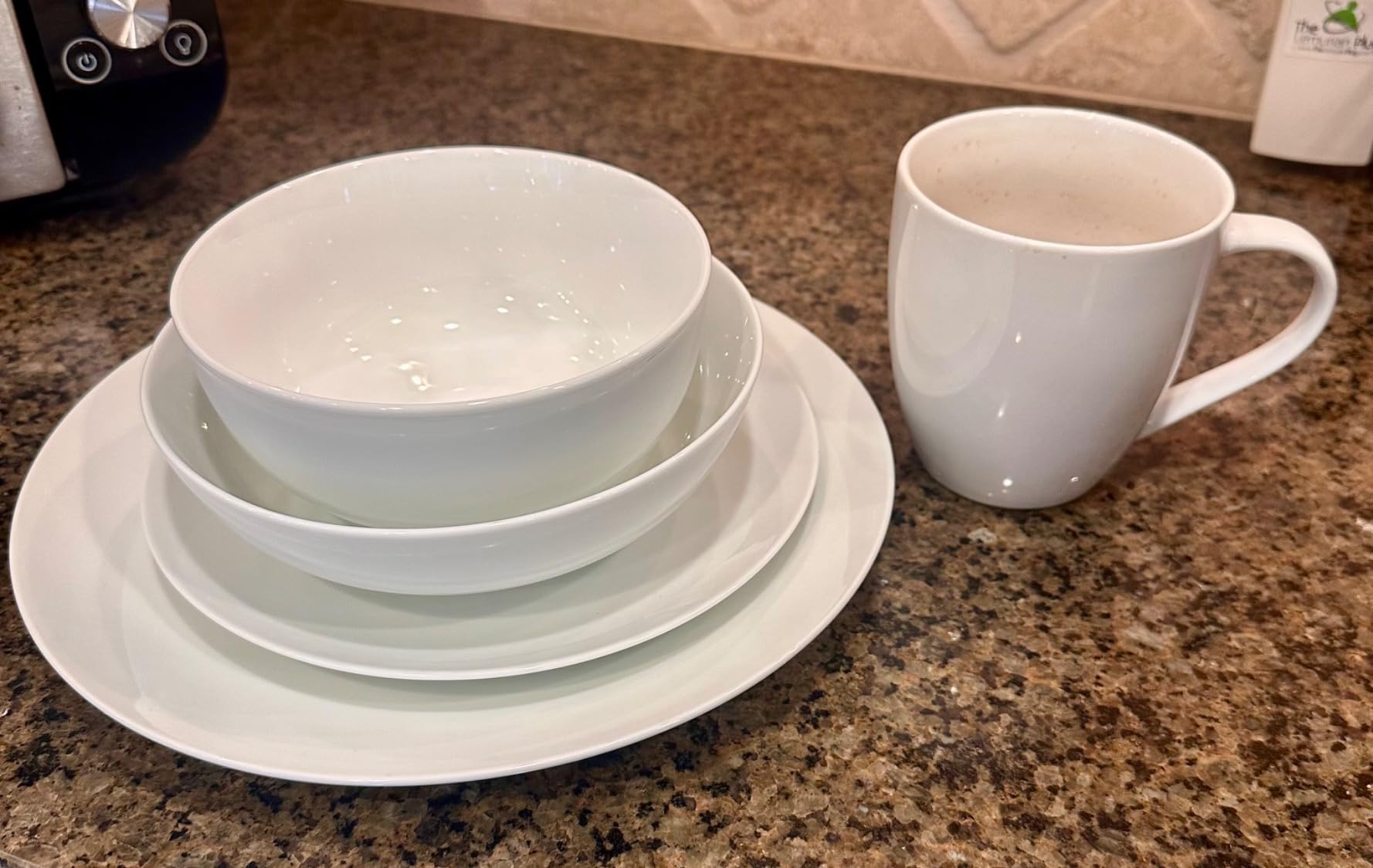 Mfacoy White Coffee Mugs Set of 4, 16 Ounce Mug with Handles, Ceramic Coffee Cups, Porcelain Mugs Sets, Large Coffee Mugs for Coffee, Tea, Hot Cocoa, Milk, Microwave and Dishwasher Safe customer photo 2