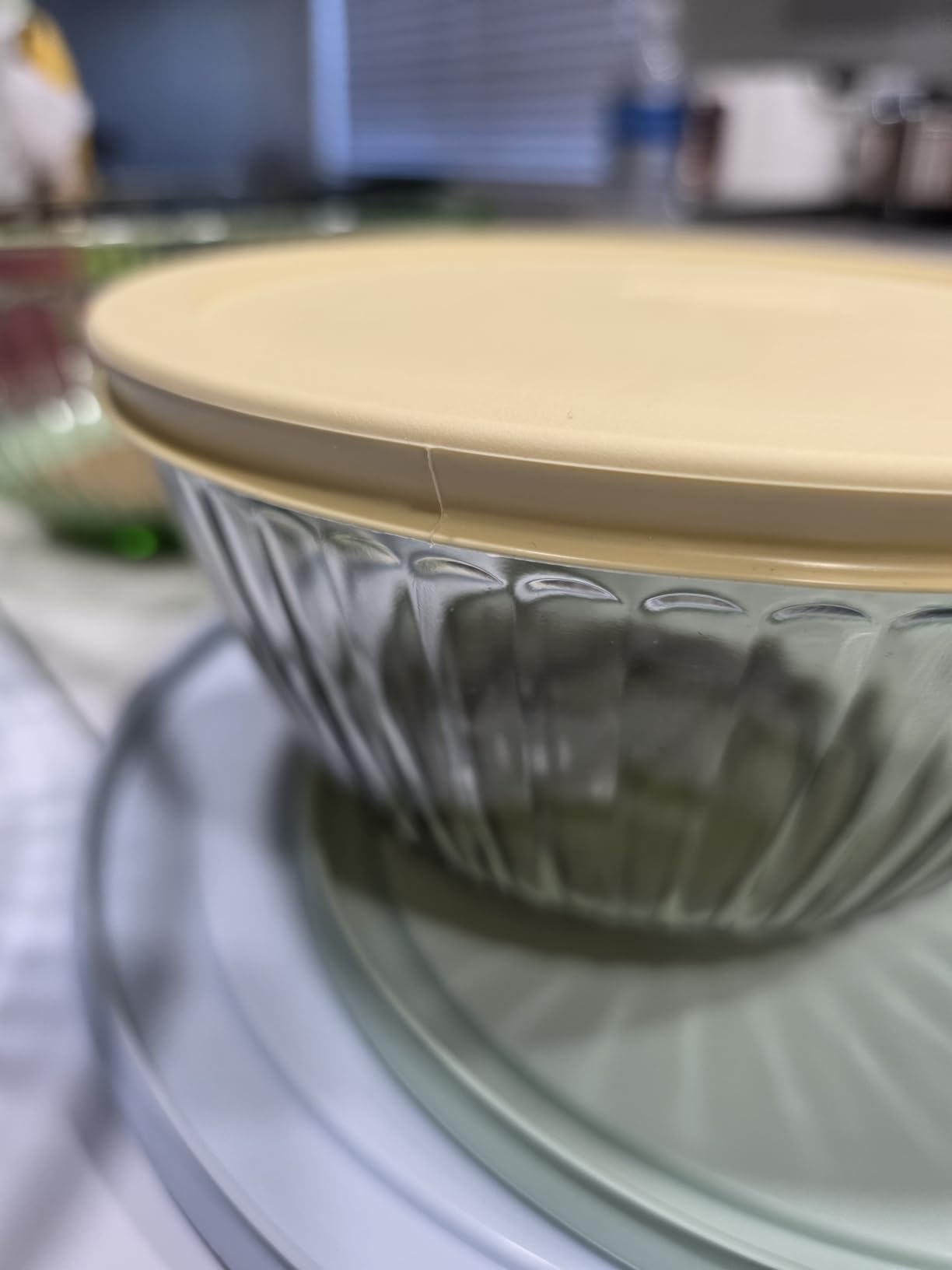 Pyrex Colors Tinted (3-Pack, Full Set) Sculpted Tinted Glass Mixing Bowls With Plastic Lids, Nesting Space Saving Set of Bowls For Prepping and Baking, 1.3QT, 2.3QT & 4.5QT customer photo 2