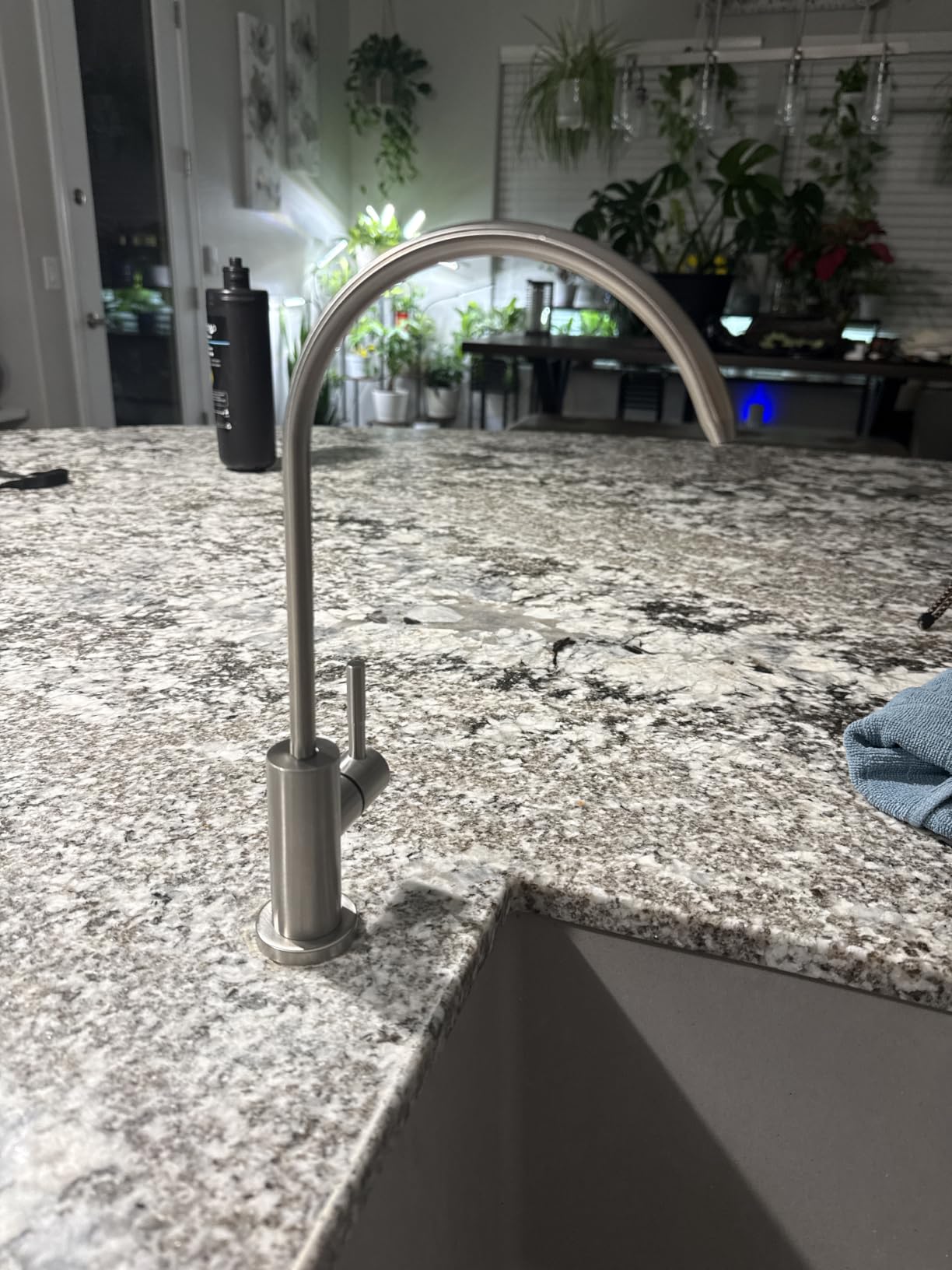 WEWE Touchless Kitchen Faucet, 2-Mode Sprayer, Matte Black, Pull-Down | 17-Inch Height, 360 Swivel, Deck Plate, SUS304, Fits 1- or 3-Hole Sinks, Ceramic Cartridge, Easy-Clean Nozzles customer photo 1