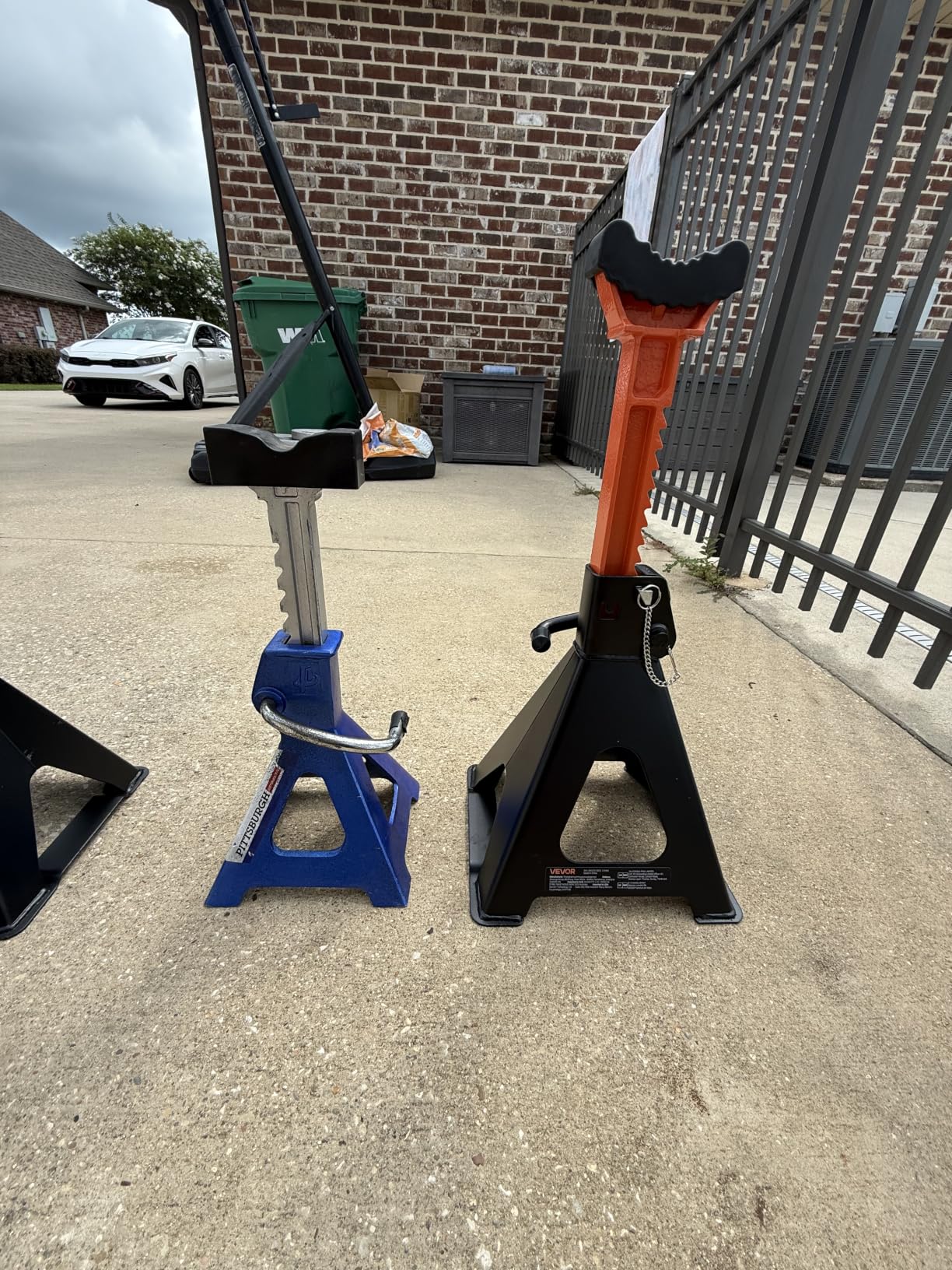 VEVOR Jack Stands, 6 Ton (13,000 lbs) Capacity Car Jack Stands Double Locking customer photo 1