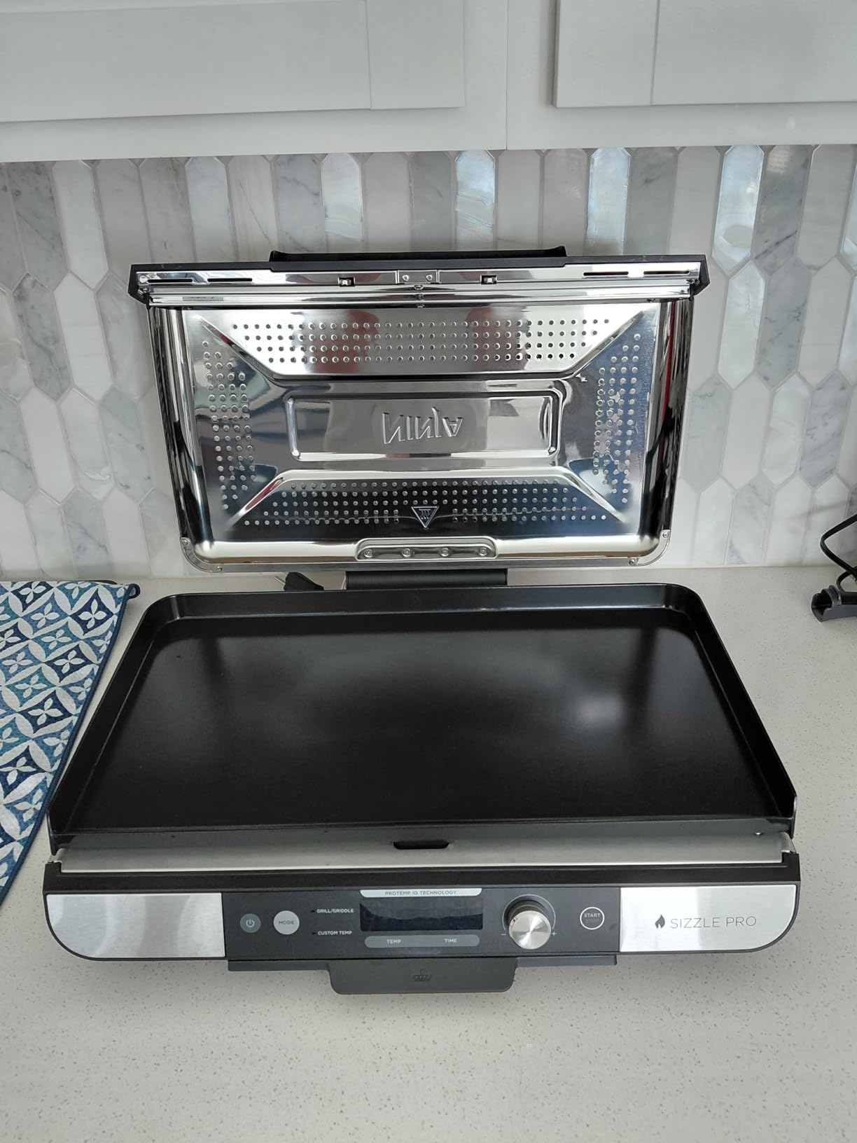 Ninja Sizzle Indoor Grill & Griddle, 14'', 500°F, Grey/Silver, GR101 customer photo 2