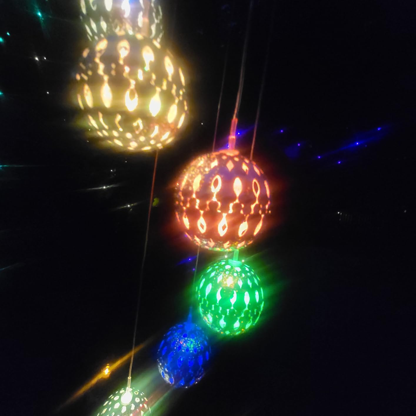 Solar Hummingbird Gift for Mom Grandma Girls, Color Changing Solar Wind Chimes for Outside, Outdoor Decorative Mobile Lights for Garden, Patio, Window, Party Decors, Gift for Women customer photo 2