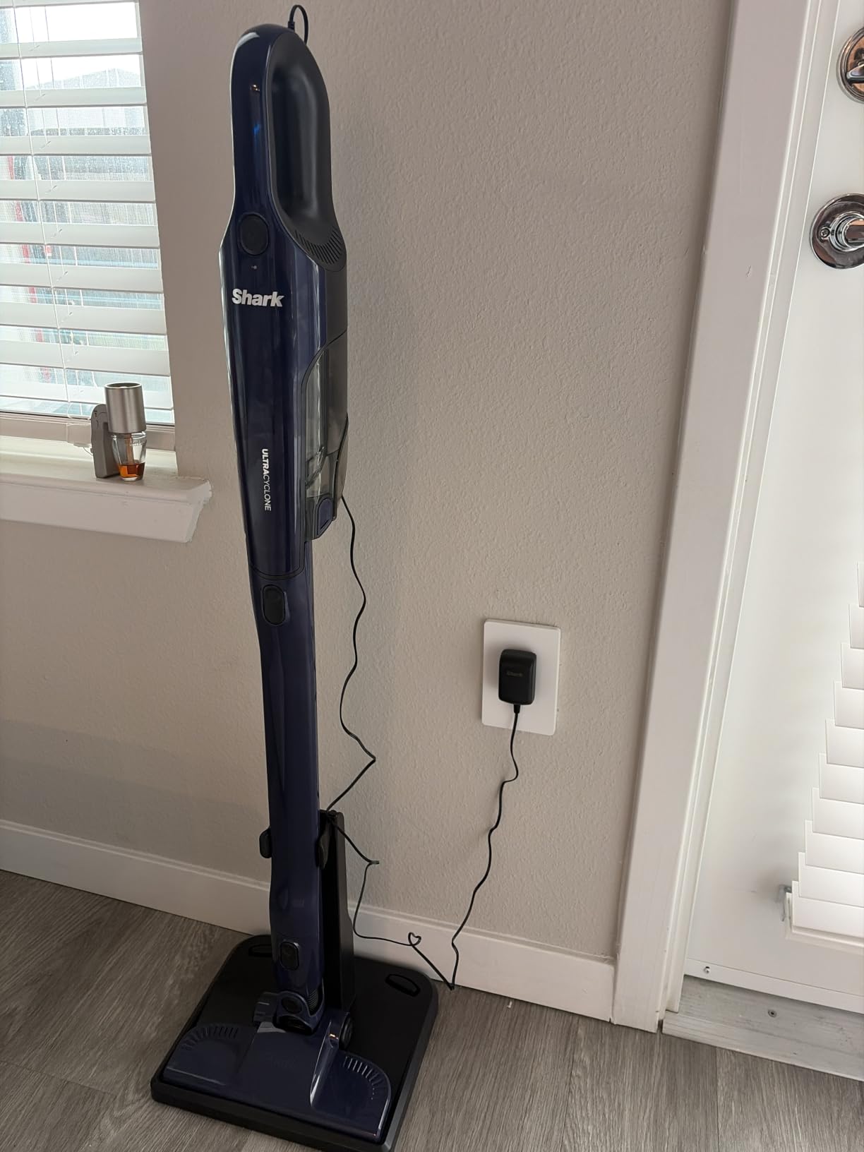 Shark WANDVAC Cordless Hand Vac, Black, WV201BK customer photo 2