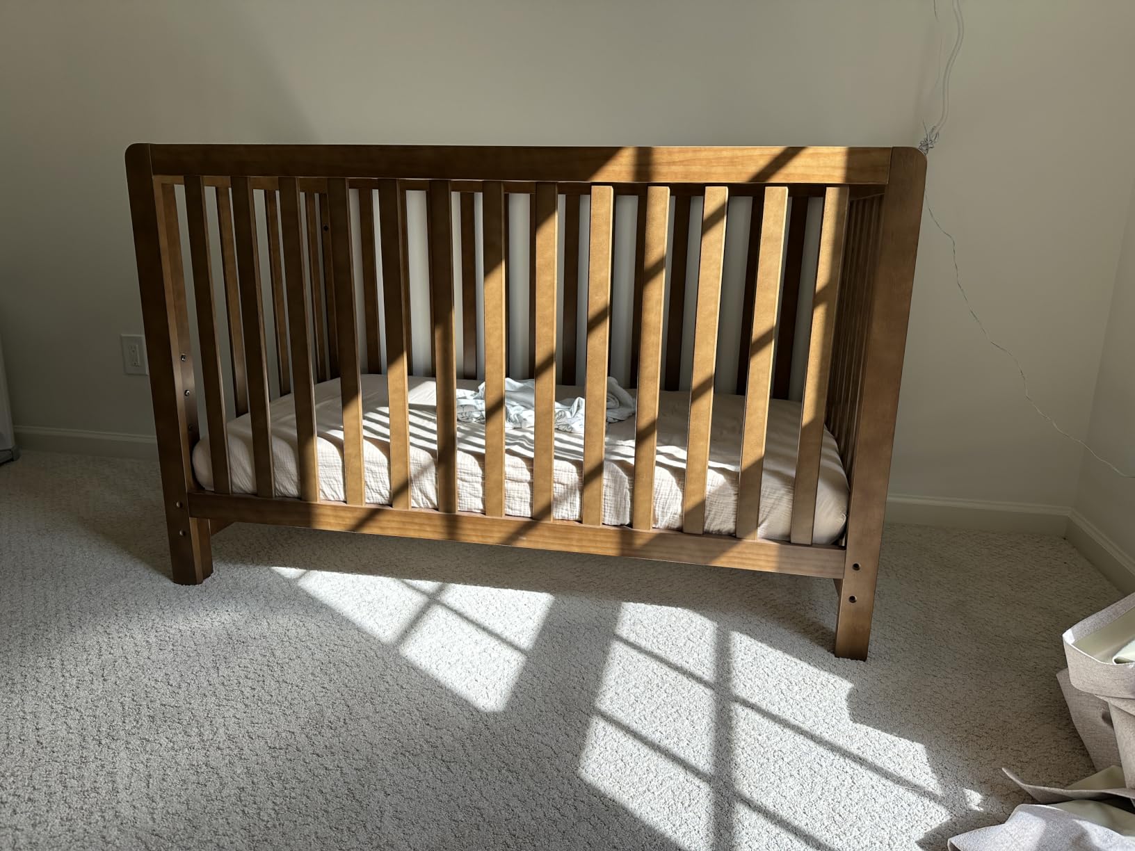 Carter's by Davinci Colby Low-Profile 4-in-1 Baby Crib, Walnut, GREENGUARD Gold Certified, Convertible to Toddler Bed, Daybed & Full-Size Bed, 4 Adjustable Mattress Heights customer photo 1