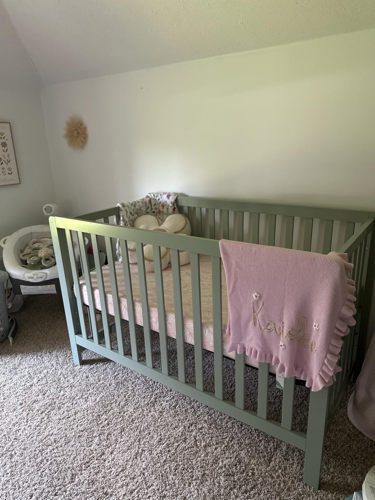 Carter's by Davinci Colby Low-Profile 4-in-1 Baby Crib, Walnut, GREENGUARD Gold Certified, Convertible to Toddler Bed, Daybed & Full-Size Bed, 4 Adjustable Mattress Heights customer photo 2