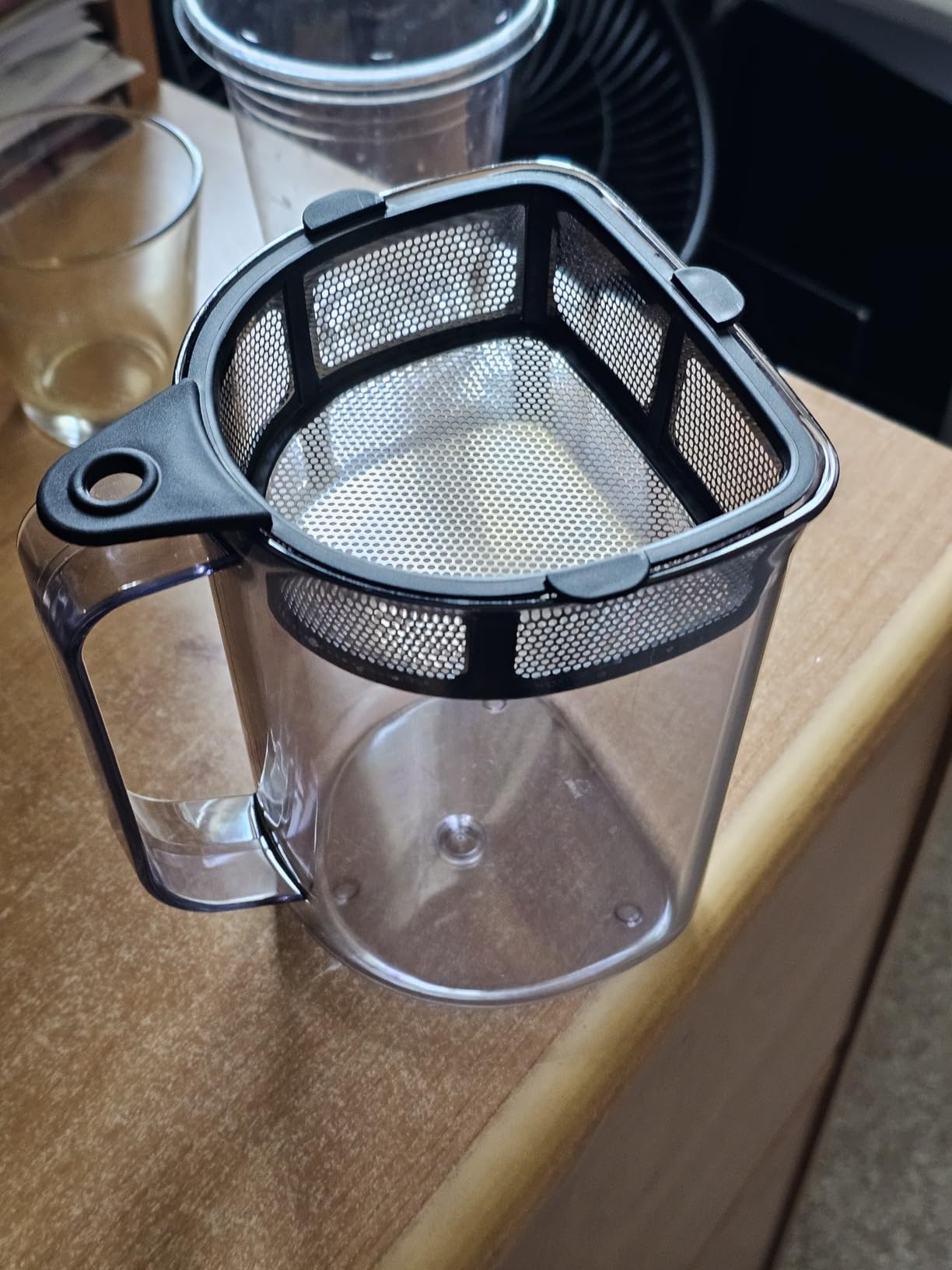 Hurom H320 Cold Press Juicer Machine, Easy to Clean Masticating Slow Juicer, Self-Feeding, Hands Free, Family Size, Quiet Motor (Kale/Dark Green) customer photo 2