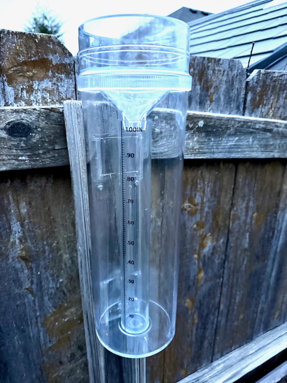 Holdly Professional Rain Gauge Outdoor, 11-Inch Capacity, Mounting Bracket, 0.01-inch graduations, UV-resistant polycarbonate customer photo 2
