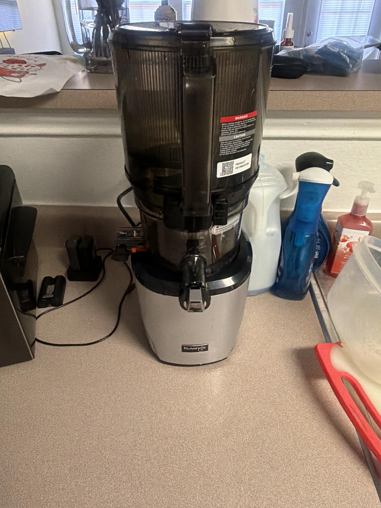 AUTO10 Cold Press Juicer Machine - Self-Feeding Hands-Free, Easy to Clean, Quiet 240W Motor, 100 oz Large Masticating Juicer, Silver customer photo 1