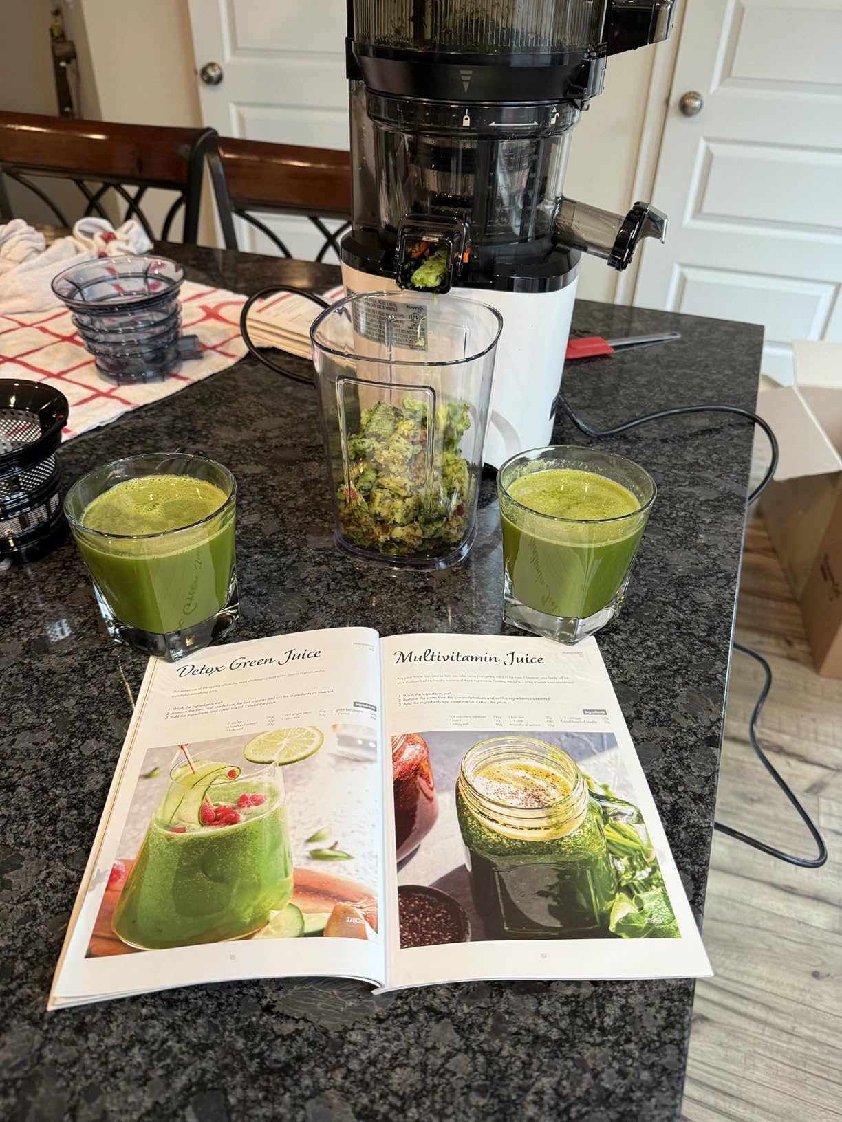 AUTO10 Cold Press Juicer Machine - Self-Feeding Hands-Free, Easy to Clean, Quiet 240W Motor, 100 oz Large Masticating Juicer, Silver customer photo 2