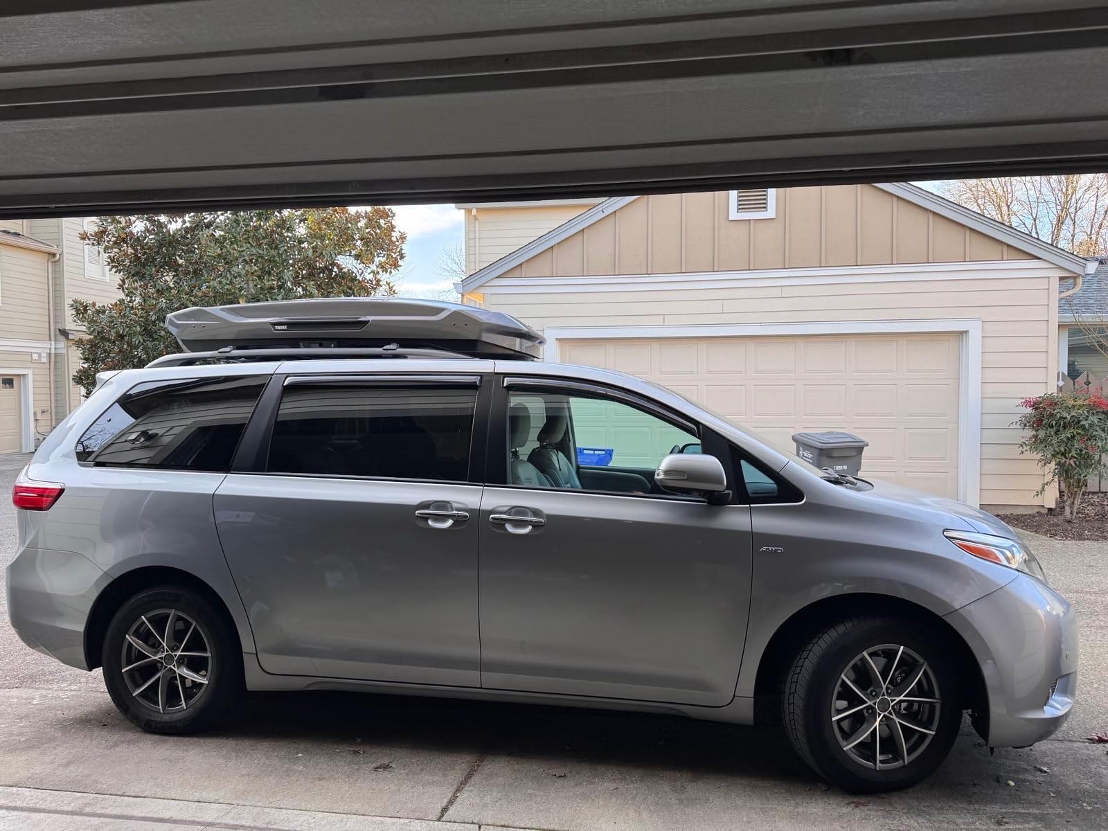 Thule Motion 3 Rooftop Box customer photo 2