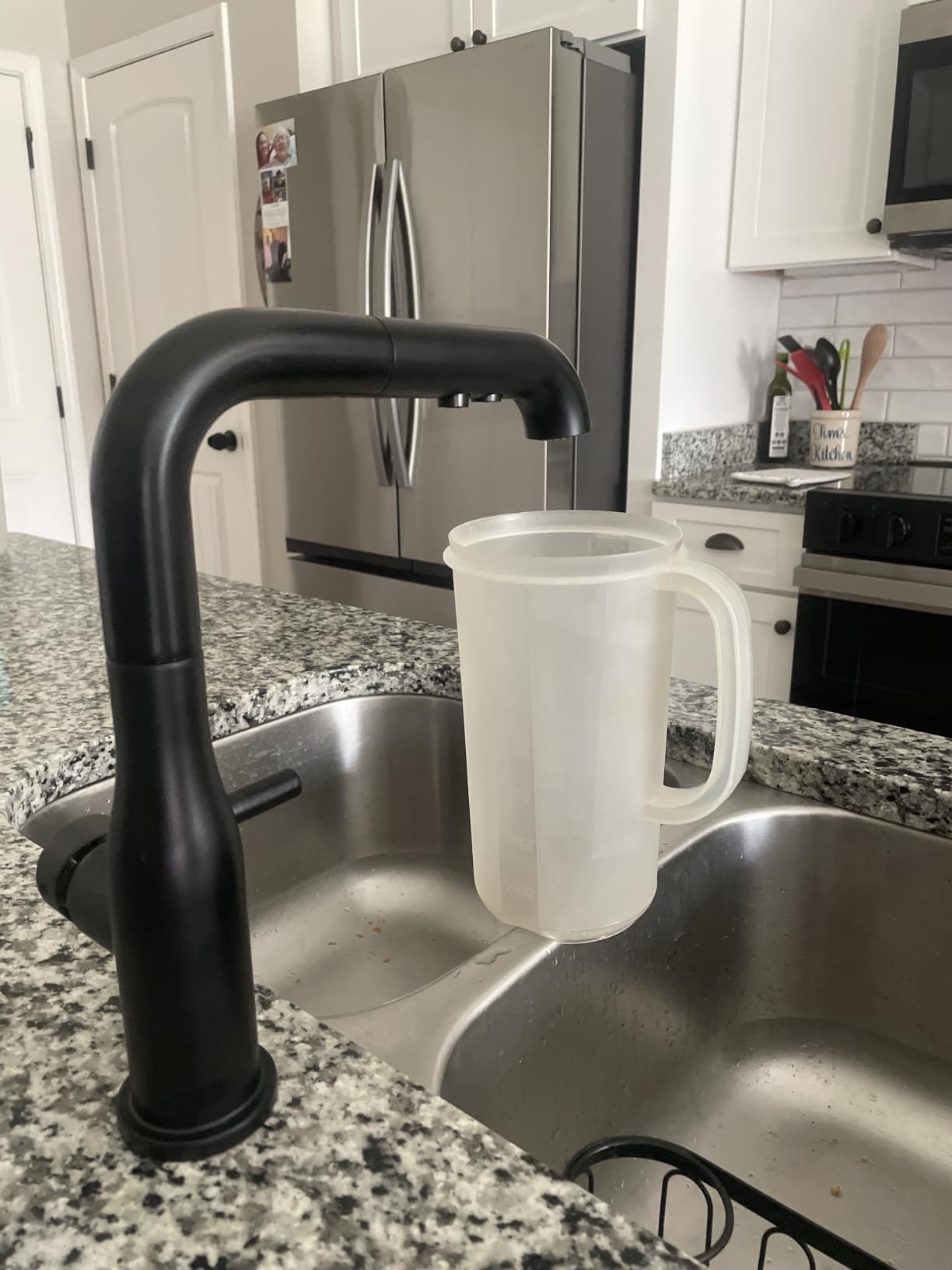 Delta Almari Brushed Nickel Kitchen Faucet with Pull-Out Sprayer, Modern Single Hole Kitchen Sink Faucet, Single Handle, Stainless 16943-SS-DST customer photo 1
