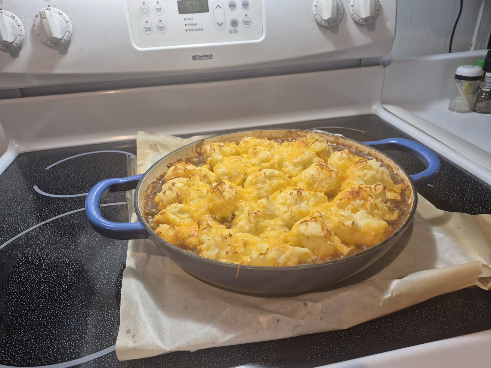Overmont Enameled Cast Iron Dutch Oven - 3.8 QT Shallow Braiser with Recipe | Enameled Casserole with Lid Potholders, Oven Safe up to 500F, Cast Iron Cookware for Grilling Searing Roasting Braising Bake customer photo 1