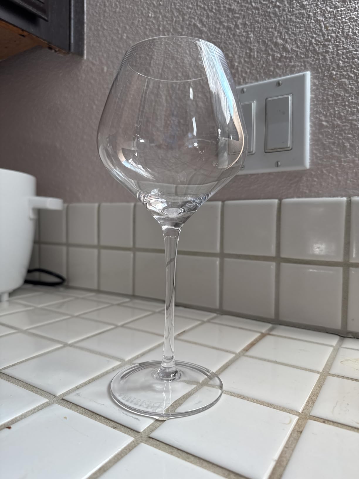 Gusto Nostro Crystal Wine Glasses Set of 4, 22 Oz Long Stem Modern Wine Glasses for White and Red Wine, Dishwasher Safe, Fancy, Elegant, Large and Tall Wine Glass for Wedding Christmas Anniversary customer photo 1