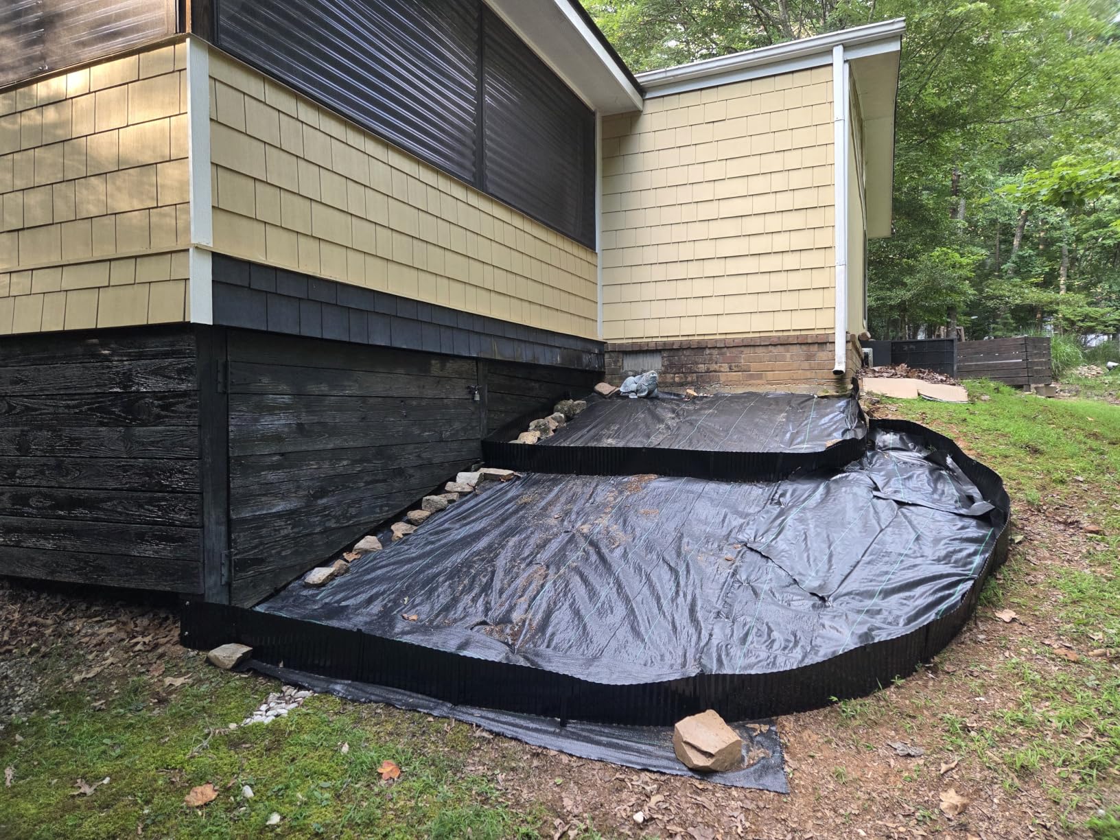 MTART Corrugated Metal Edging for Landscaping, Sturdy Garden Edging Border for Flower Bed, Lawn and Landscape Edging (Black, 6