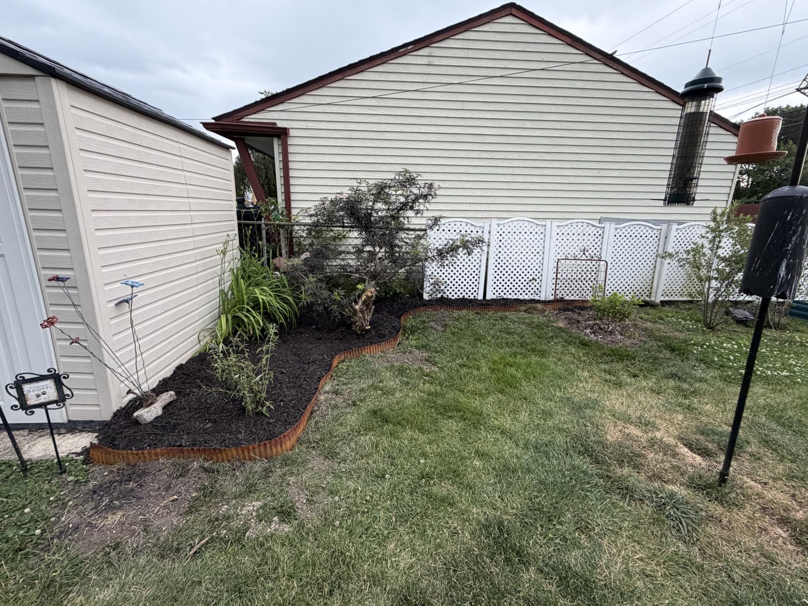 MTART Corrugated Metal Edging for Landscaping, Sturdy Garden Edging Border for Flower Bed, Lawn and Landscape Edging (Black, 6