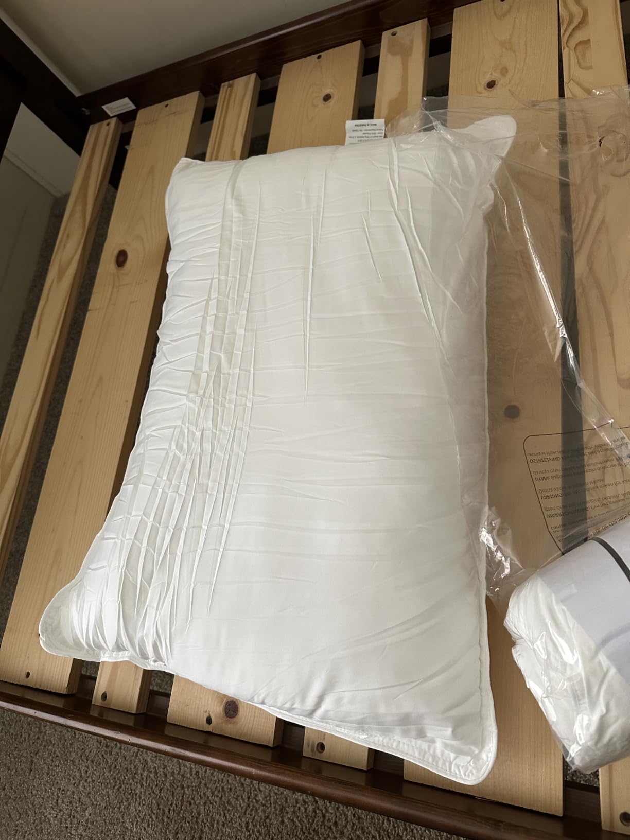 Utopia Bedding Bed Pillows for Sleeping (White), Queen Size Set of 4, Hotel Pillow, Cooling Pillows for Side, Back or Stomach Sleepers customer photo 1