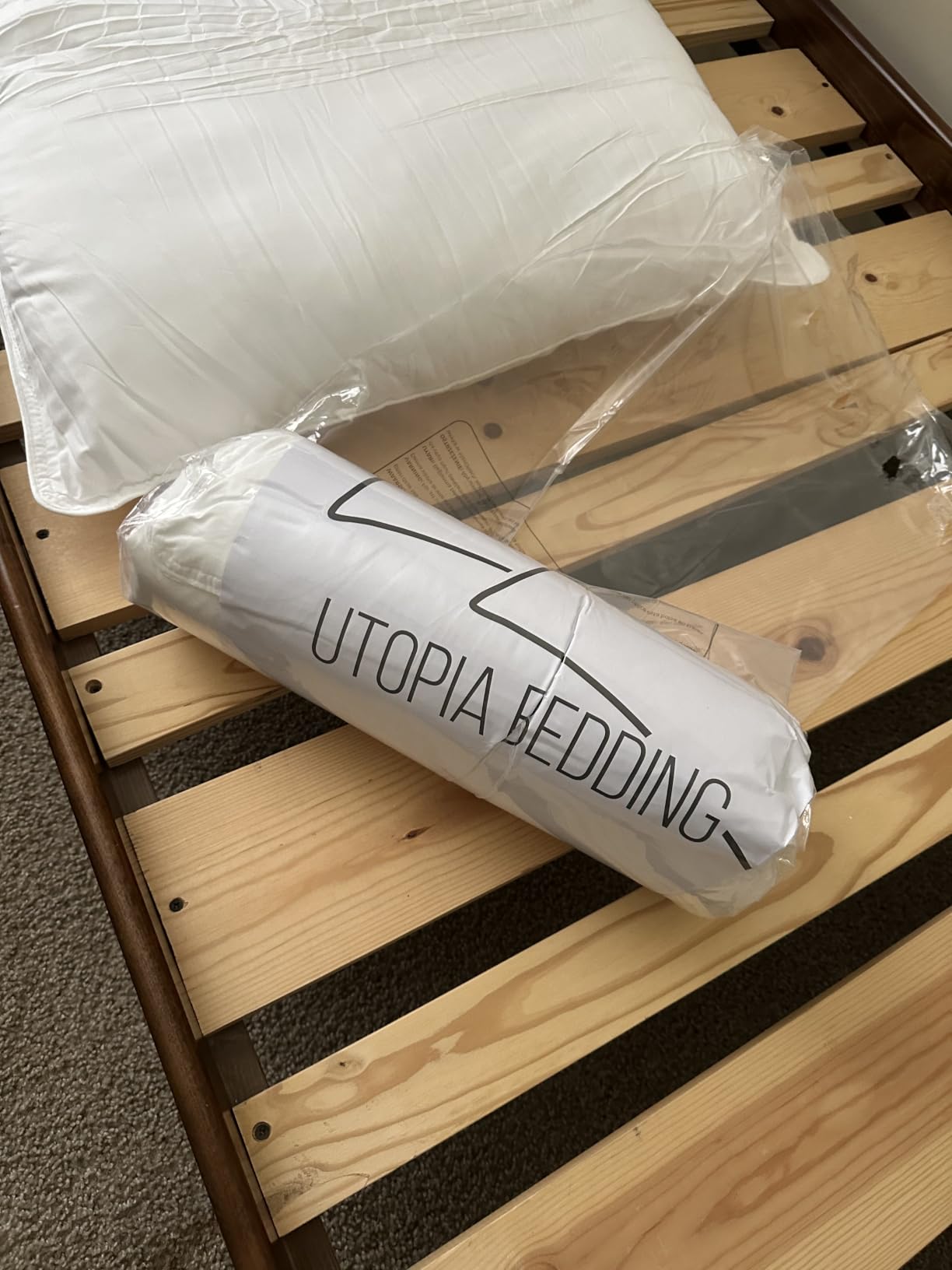 Utopia Bedding Bed Pillows for Sleeping (White), Queen Size Set of 4, Hotel Pillow, Cooling Pillows for Side, Back or Stomach Sleepers customer photo 2