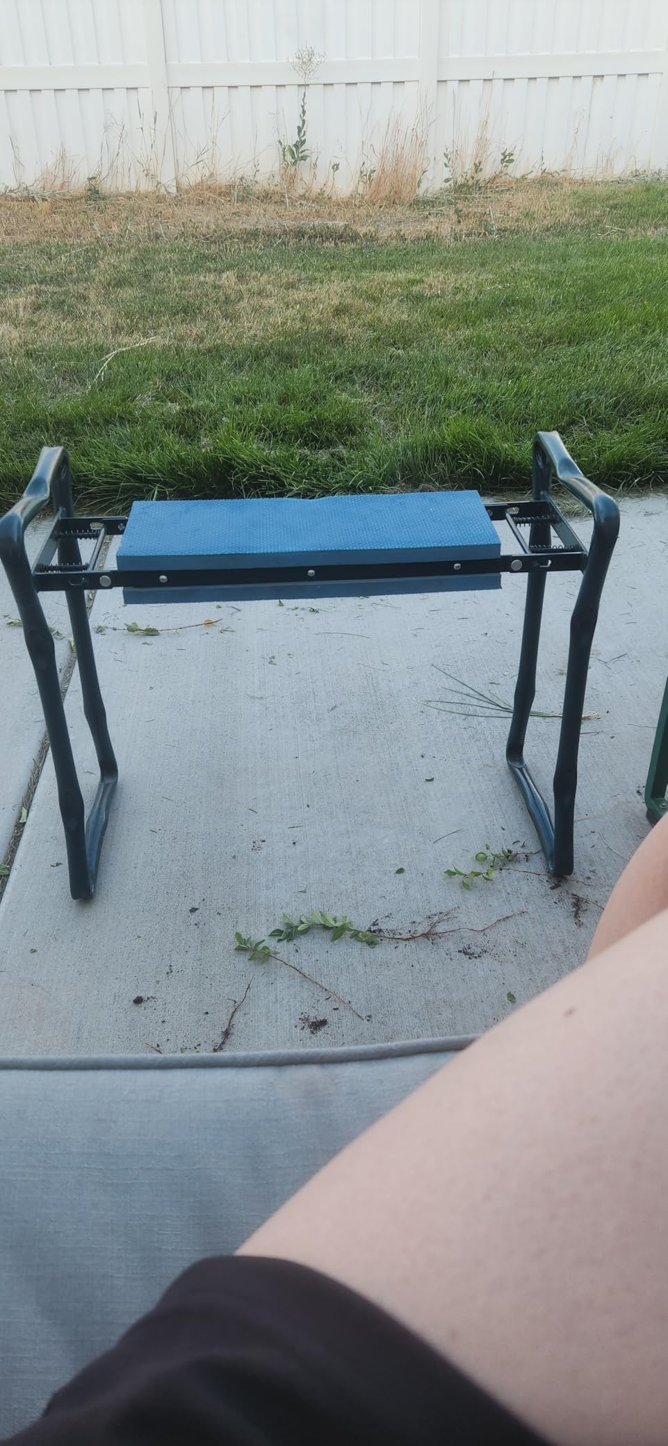 Simple Deluxe Garden Kneeler and Seat, Foldable Kneeling Stool with Thicker EVA Foam Pad, Heavy Duty Bench with Tool Pouch, Gifts for Outdoor Gardening, Fishing, Green, Arbor Day Gift customer photo 1