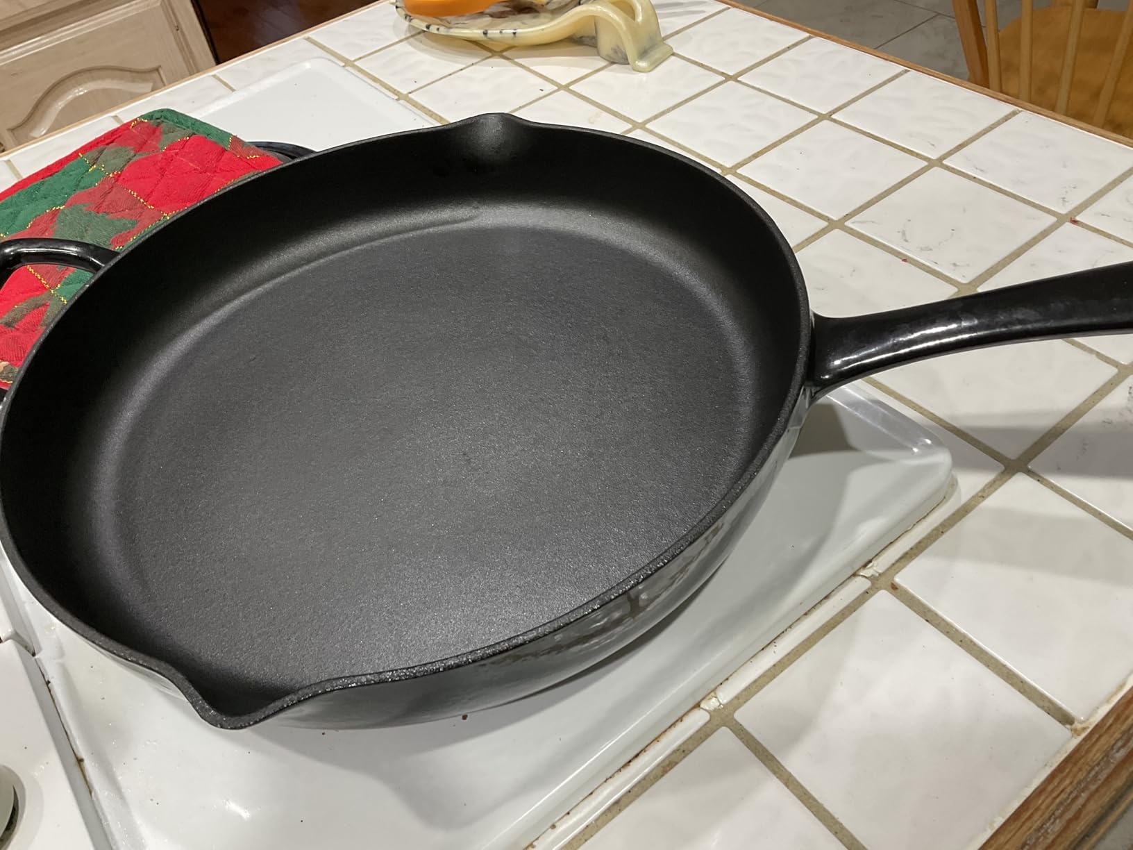 All-Clad Cast Iron Skillet - 12 Enameled Cast Iron Pan with Lid, Enamel Coating, Grill, Oven Safe up to 650F & Compatible with All Stovetops (Gas, Electric & Induction), Easy-Clean Frying Pan, Black customer photo 2