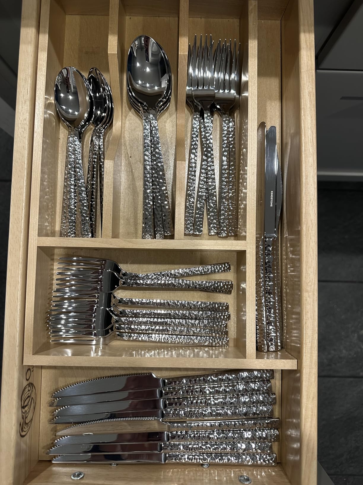 KINGSTONE 40 Piece Hammered Silverware Set, 18/10 Stainless Steel Flatware Set for 8, Cutlery Set for Home, Party, Wedding, Mirror Polished Dishwasher Safe customer photo 2