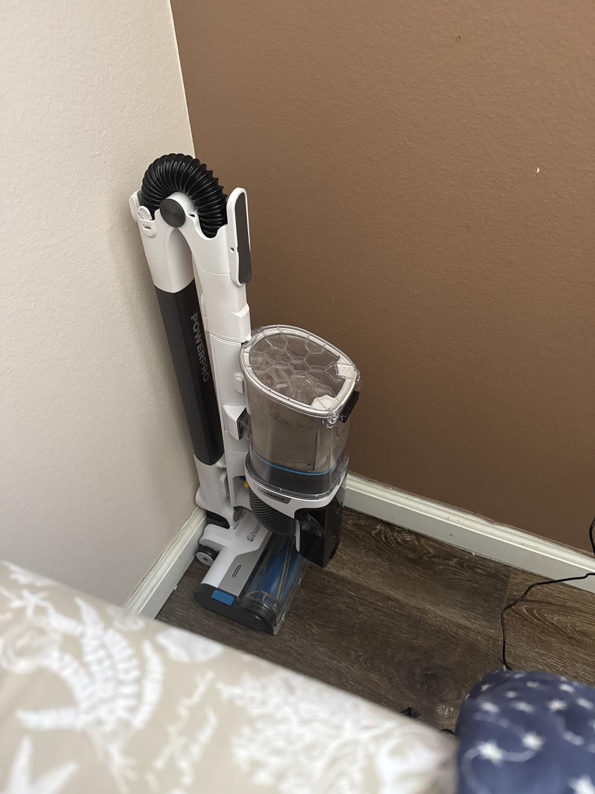 Shark PowerPro Flex Reveal Plus Cordless Vacuum, Java, IZ382H, FloorDetect & Dirt-Reveal Technology, HEPA Filter, for Carpets & Hard Floors, up to 50-Min Runtime, Powerful Pet Hair Pickup customer photo 1