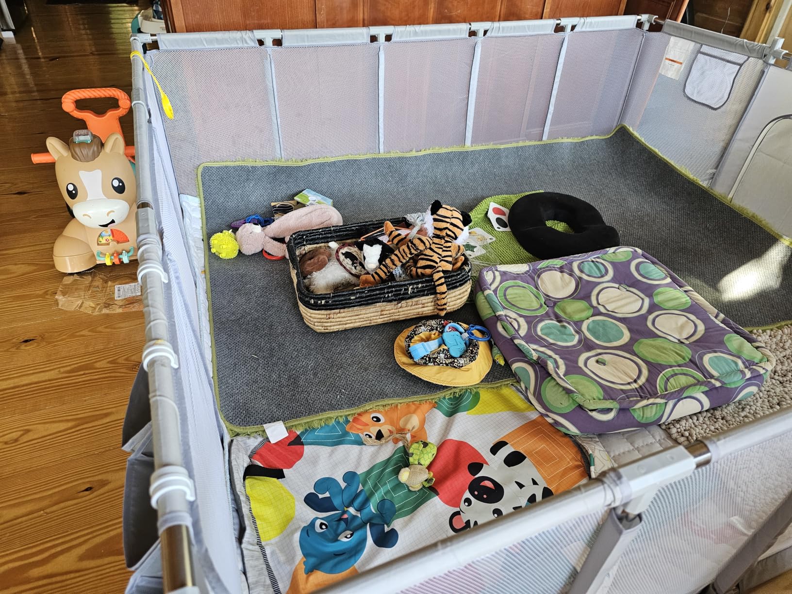 Baby playpen, 79
