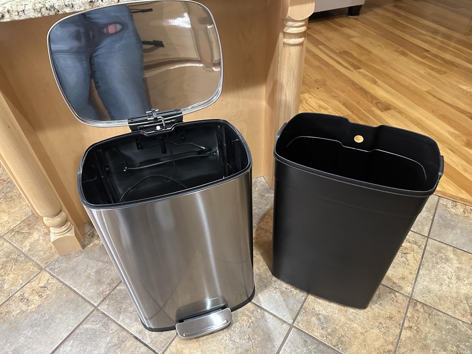 QUALIAZERO 50L / 13 Gallon Stainless Steel Step-On Kitchen Trash Can customer photo 2