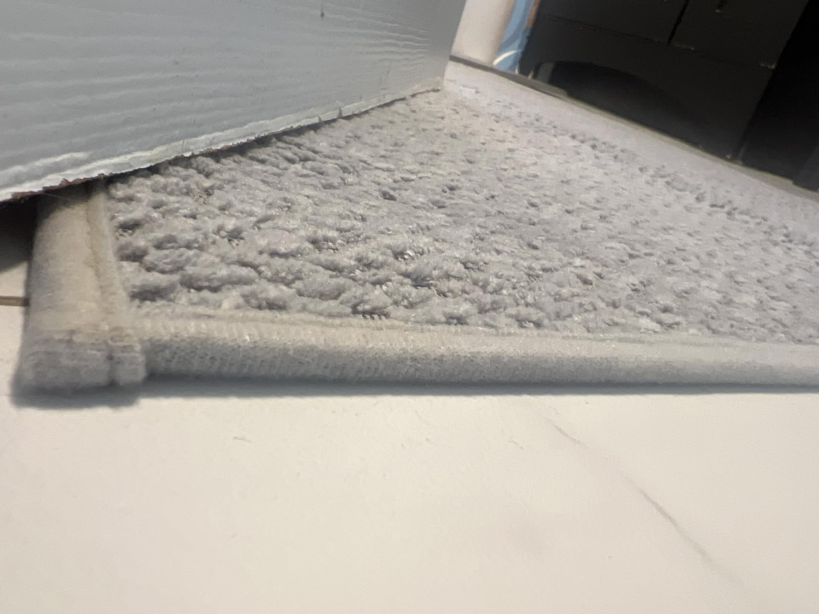 AMOAMI Thin Bath Mat, Super Absorbent Bath Mats for Bathroom, Quick Dry Rubber Backed Bath Rug Non Slip, Chenille Surface Thin Bathroom Rugs Fit Under Door, Low Pile Shower Rug, Grey, 17
