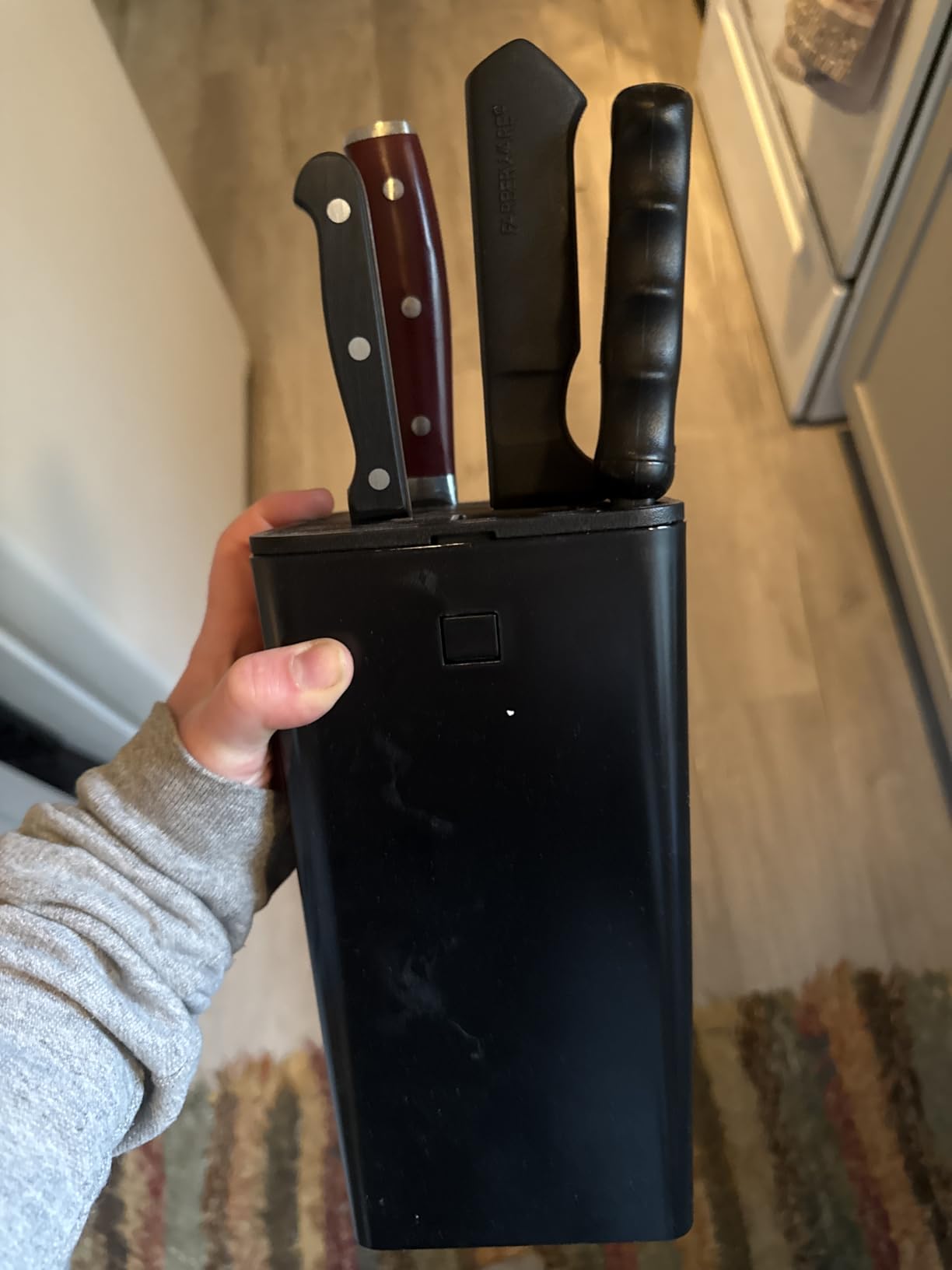 Lifewit Plastic Knife Block Holder without Knives for 15 Knives, Black | Universal Knife Block holds up to 15 knives, 1 scissors & sharpening rods, Kitchen Counter Organizer with Detachable Slots customer photo 1