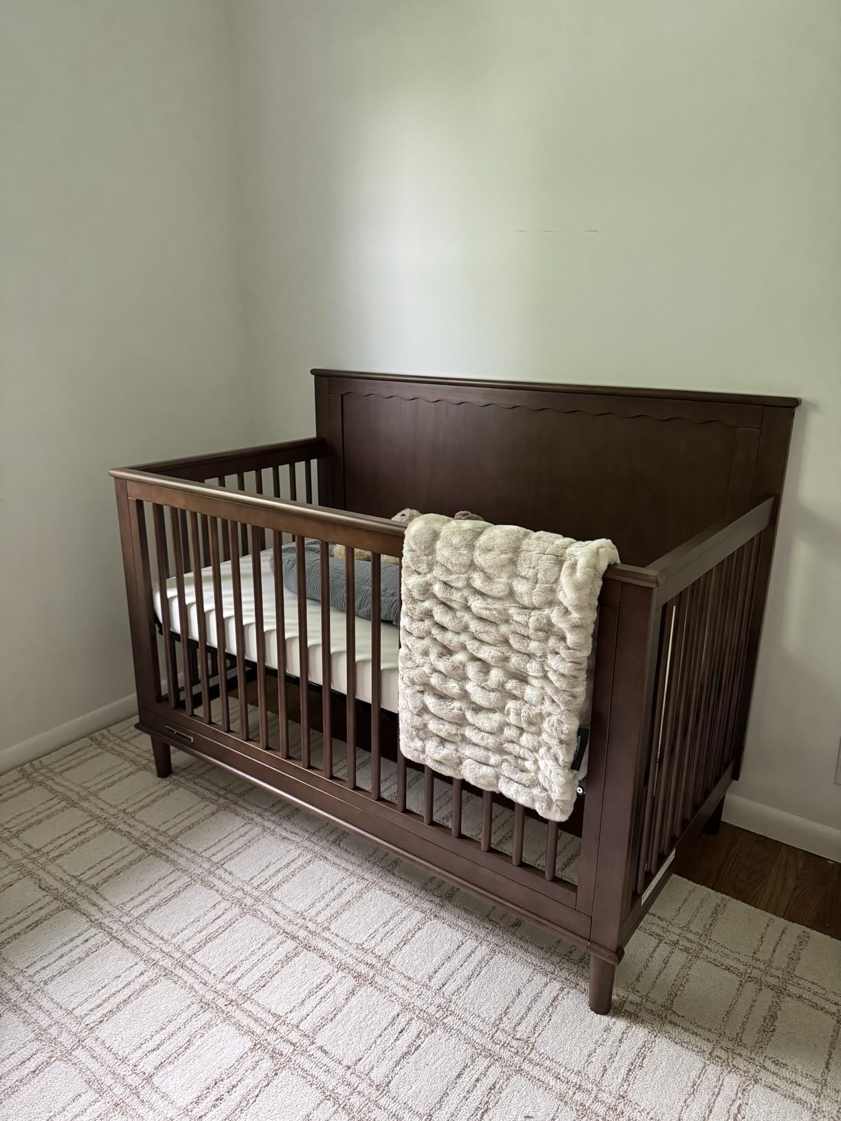 Delta Children Penelope 6-in-1 Convertible Crib - Greenguard Gold Certified, Acorn customer photo 2