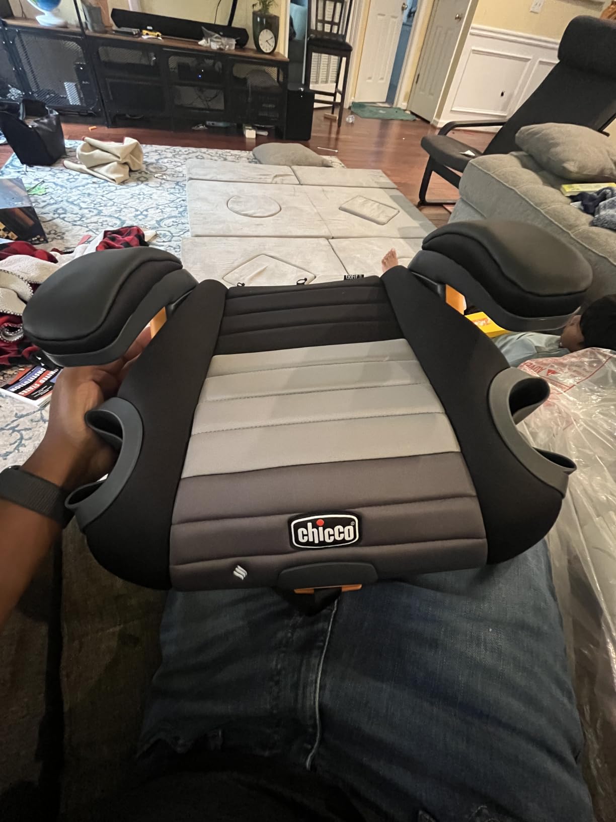Chicco GoFit ClearTex Plus Backless Booster Car Seat, Latch Attachment, Quick-Release Latch Removal, Portable Car Booster Seat for Children at Least 4 Years Old and 40-110 lbs, Obsidian/Black customer photo 2