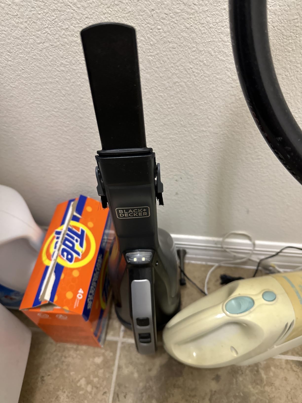 BLACK+DECKER Dustbuster Reveal Handheld Vacuum Cordless, Car Vacuum Portable Cordless, LED Light, Long Run Time, Rechargeable Lightweight Dust Buster, Includes Crevice Tool and Charging Base (HLVD320B42) customer photo 1
