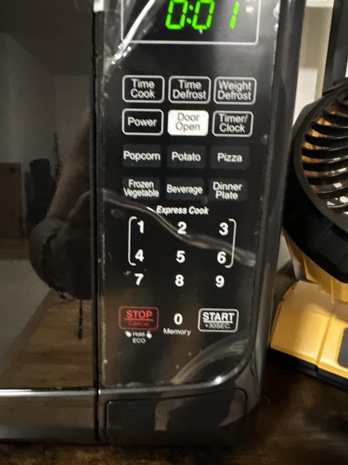 Farberware 0.9 Cu. Ft. Black Microwave Oven, 900W with LED Display, 10 Power Levels, 8 Auto-Cook Presets, Express Cooking & Defrost customer photo 1