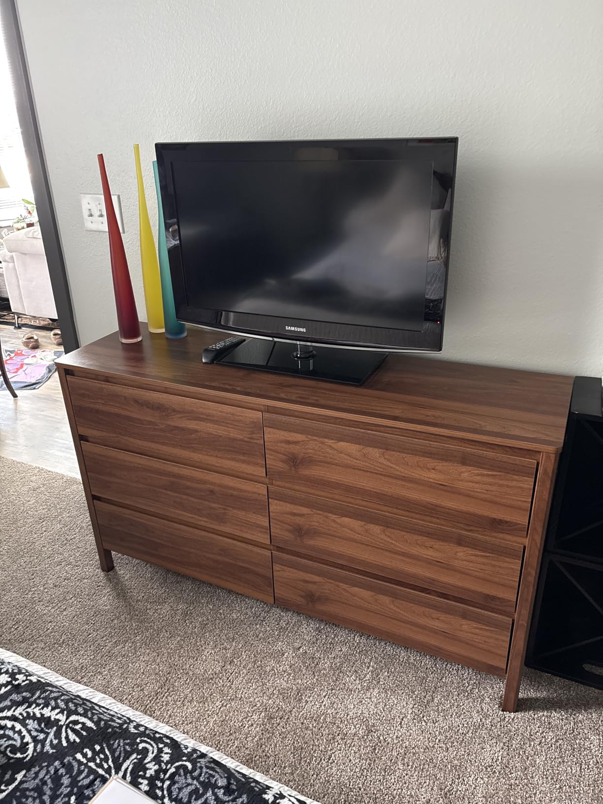 MAISONARIA Walnut 5 Drawer Dresser for Bedroom, Modern Tall Dresser with Hidden Handles, Space-Saving Wooden Drawer Organizer, Living Room, or Hallway, Vertical Storage Chest of Drawers, 45.7