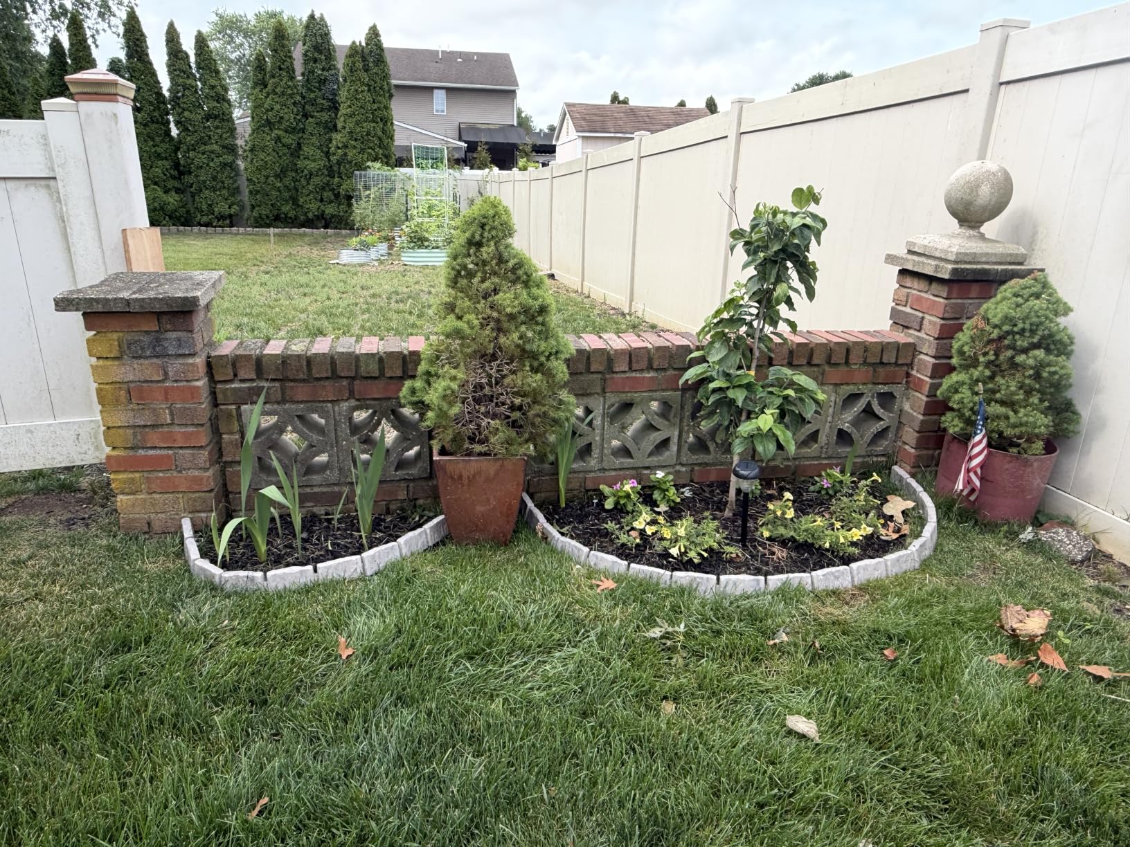 Landscape Edging Garden Edging Border Faux Stone Edging,17FT x 2.75 in Tall | Decorative Stone-Look Garden Border for Flower Bed Edging,Pathway Yard Edging,Lawn Trees and Gardens,w/ Anchoring Spikes,Gray customer photo 1
