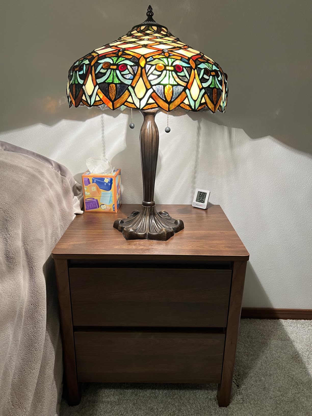 MAISONARIA Walnut Nightstands Set of 2, Mid Century Modern Bedside Table with Hidden Handles and Wood Legs, Wooden End Table with 2 Drawers for Bedroom customer photo 1