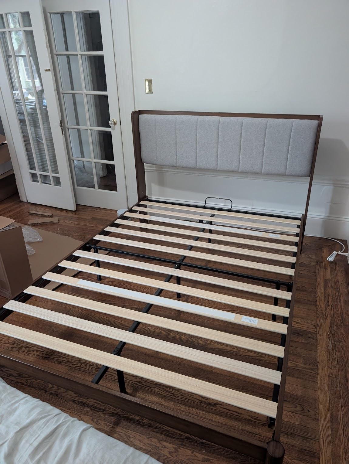 Zinus Jonas Bamboo Platform Bed Frame, Wingback Headboard, Mid-Century Modern Design, Plush Upholstered Comfort, Sustainable Bamboo, Fits Any Bedroom Style, No Box Spring Needed, Queen customer photo 1