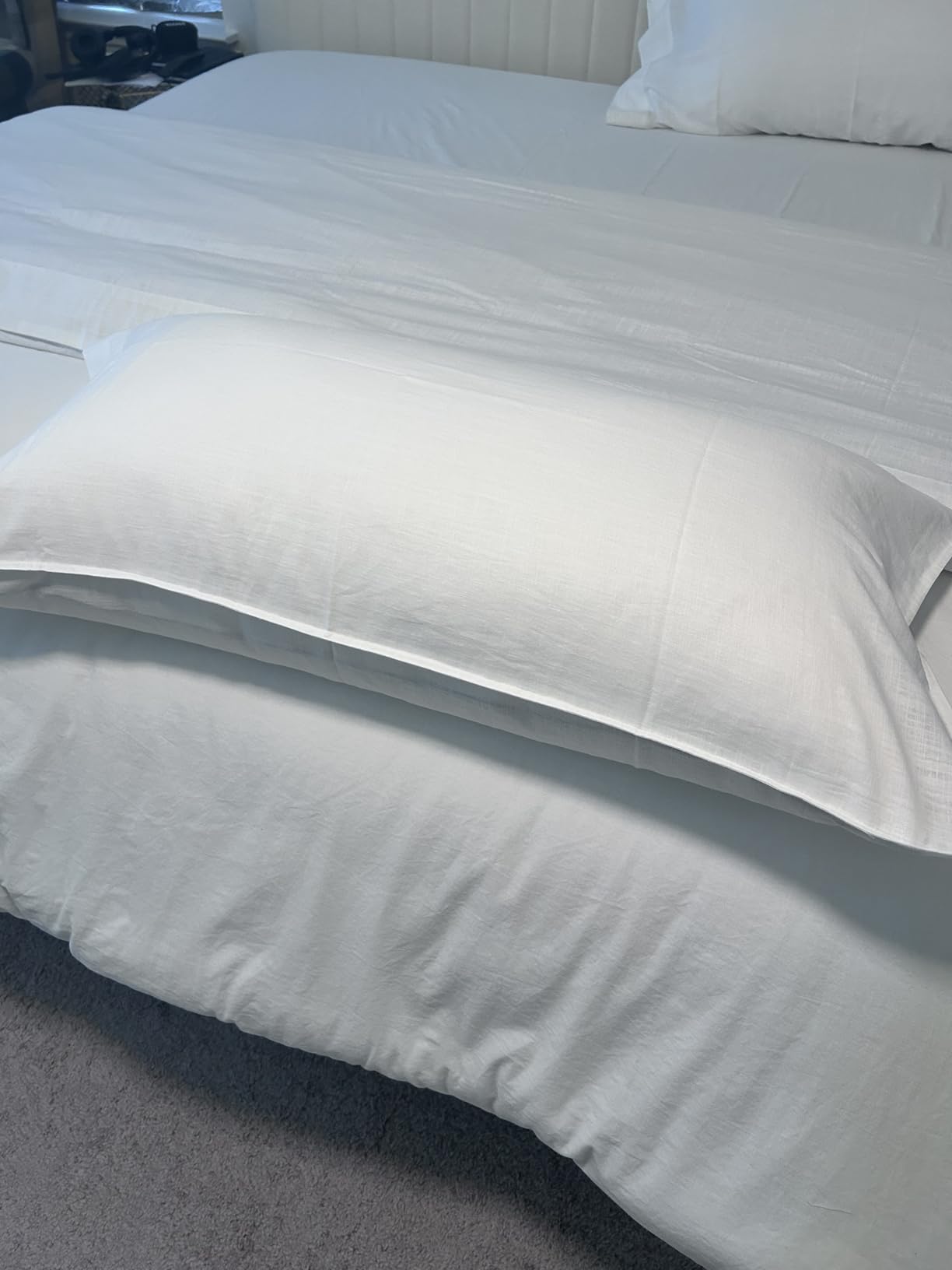 Goose Down Bed Pillows Queen Size Set of 2 (White), Hotel Collection Pillows for Sleeping, Gusseted Pillow for Side, Back, or Stomach Sleepers, 20