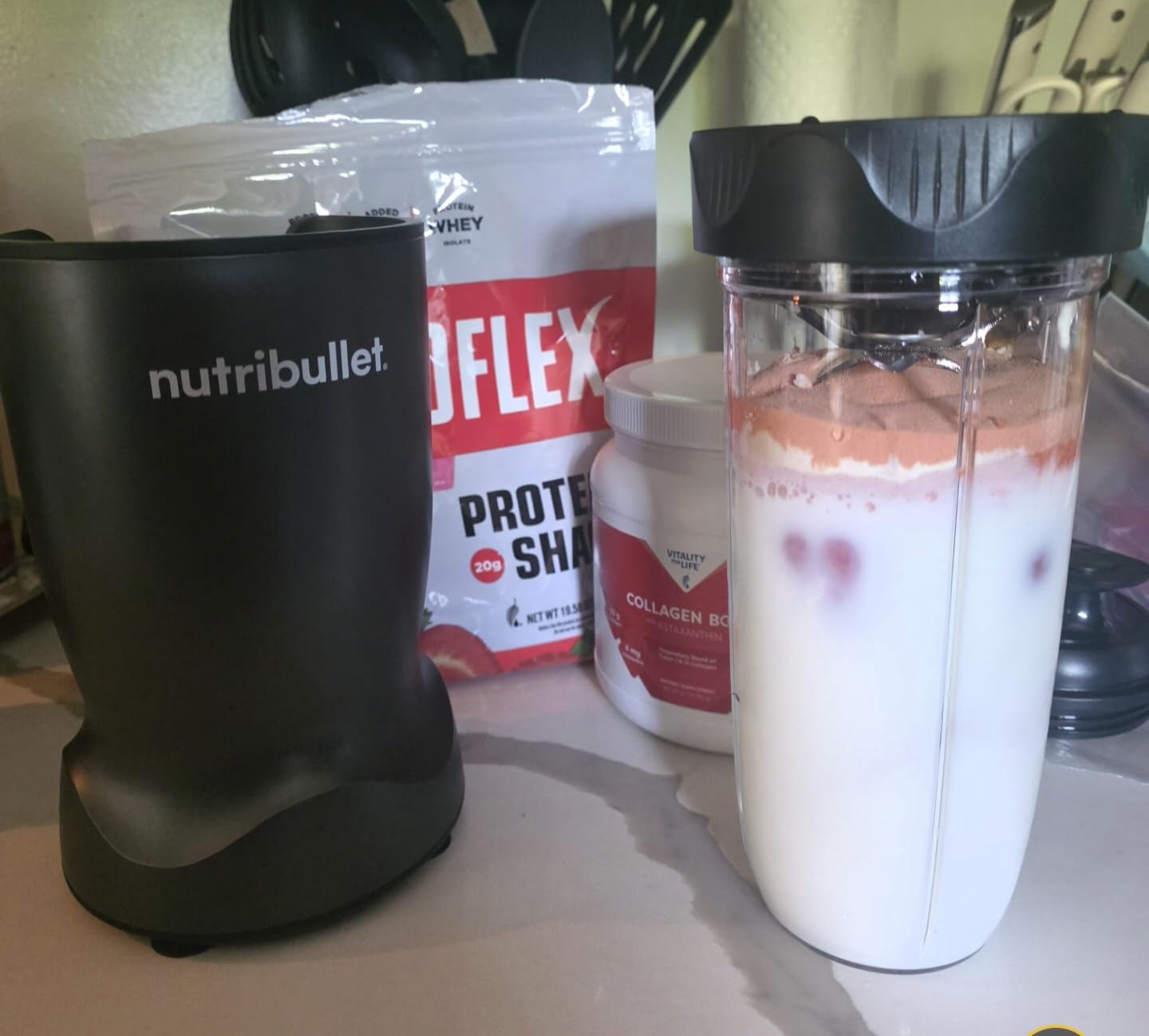 nutribullet Turbo Personal Blender, Shakes, Smoothies, Food Prep, and Frozen Blending, 32 Ounce Cup, 24 Ounce Cup, (2) Flip-top Travel To-Go Lids, 1000 Watt, Gunmetal, NB50400 customer photo 2