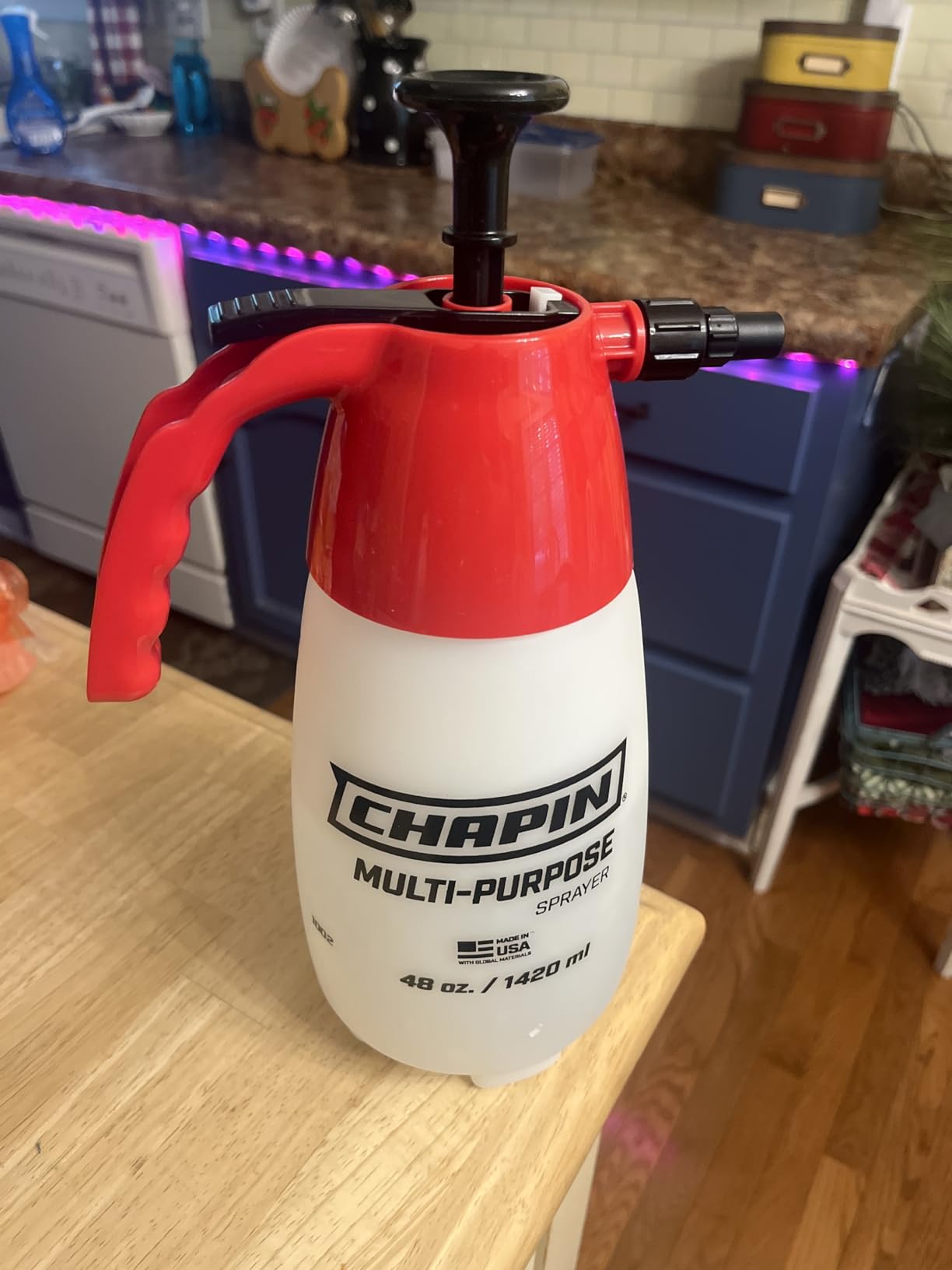 CHAPIN 48oz Handheld Sprayer, Anti-Clog for Continuous Spray | Wide-mouth translucent tank; ideal for weeds, plant feeding, bee hives and cleaning with adjustable spray control customer photo 2