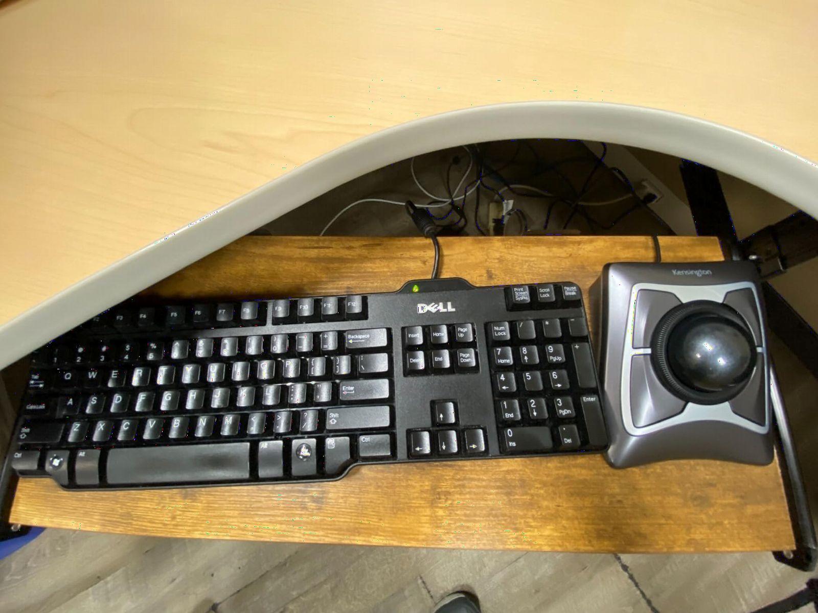 Kensington Expert Trackball Mouse (K64325), Black Silver, Large ergonomic design, wired USB, ambidextrous customer photo 1