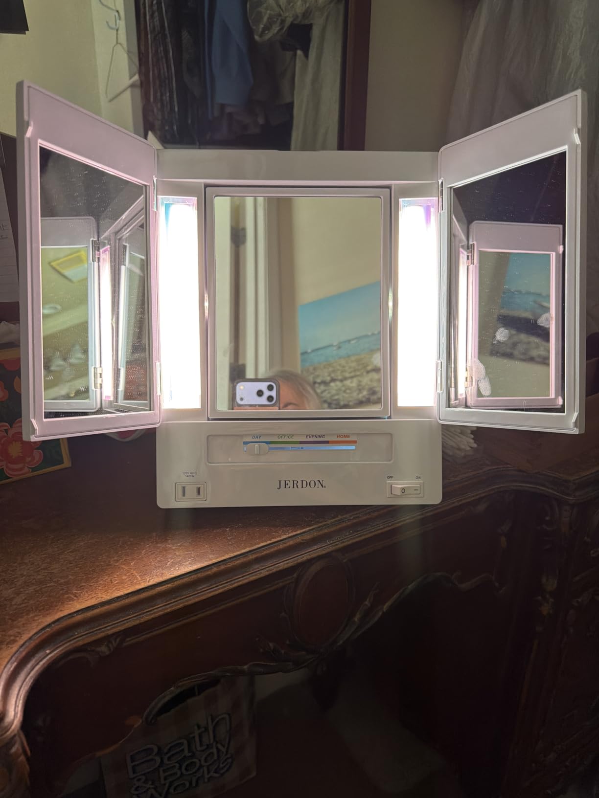 JERDON Tri-Fold Two-Sided Makeup Mirror with Lights - Vanity Mirror with 5X Magnification & Multiple Light Settings - White Base - Model JGL9W customer photo 2
