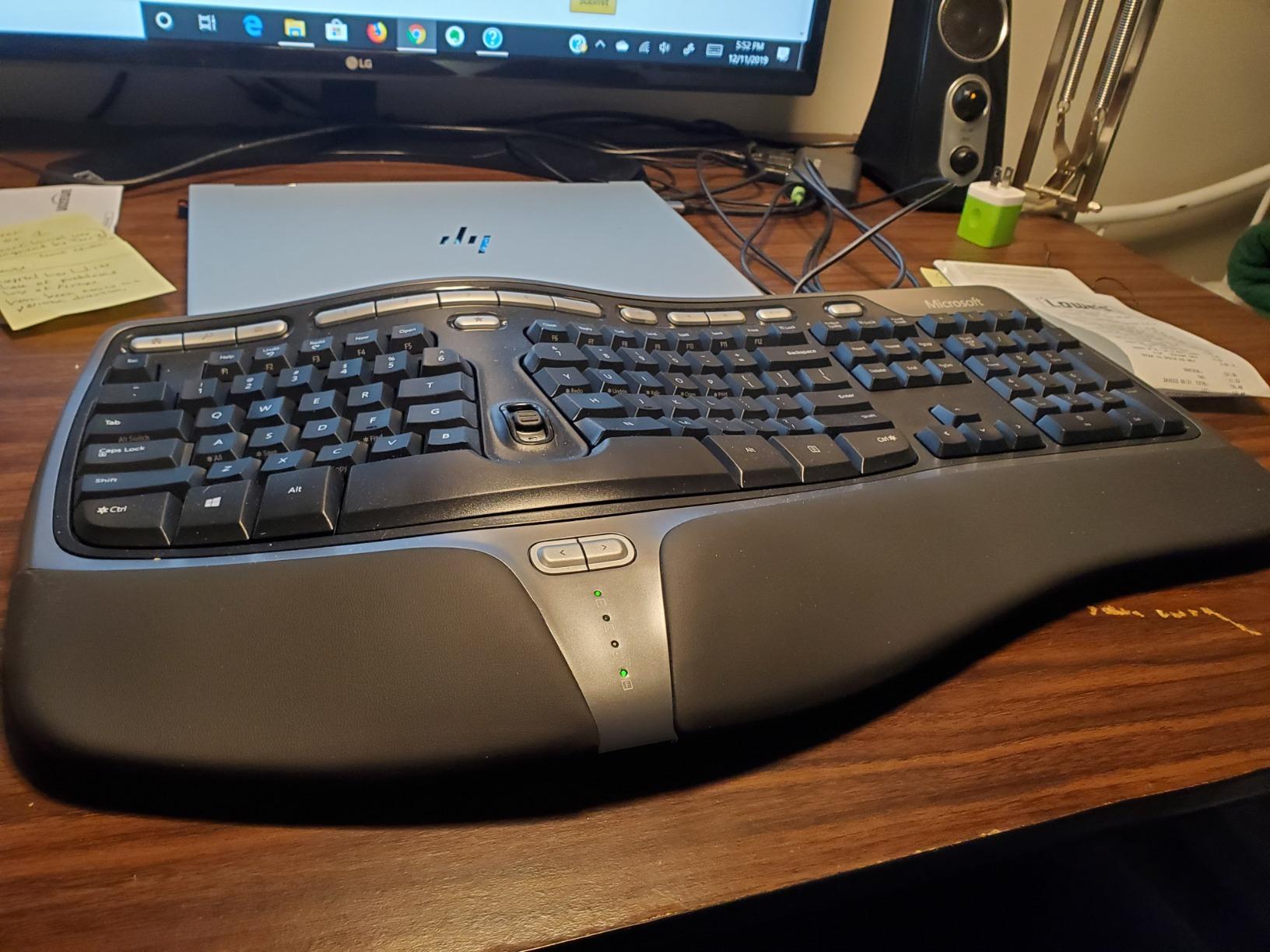 Microsoft Wired Natural Ergonomic Keyboard 4000, Retail customer photo 2