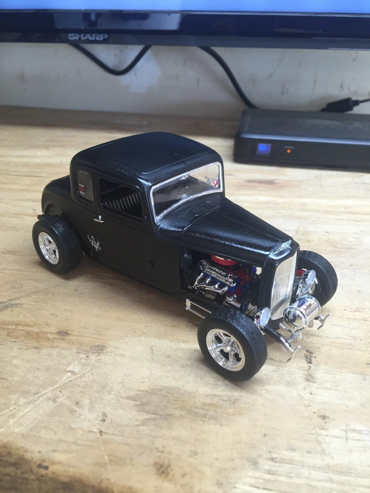 Revell 1932 Ford 5 Window Coupe 2N1 Car Model Building Kit 1:25 Scale customer photo 2